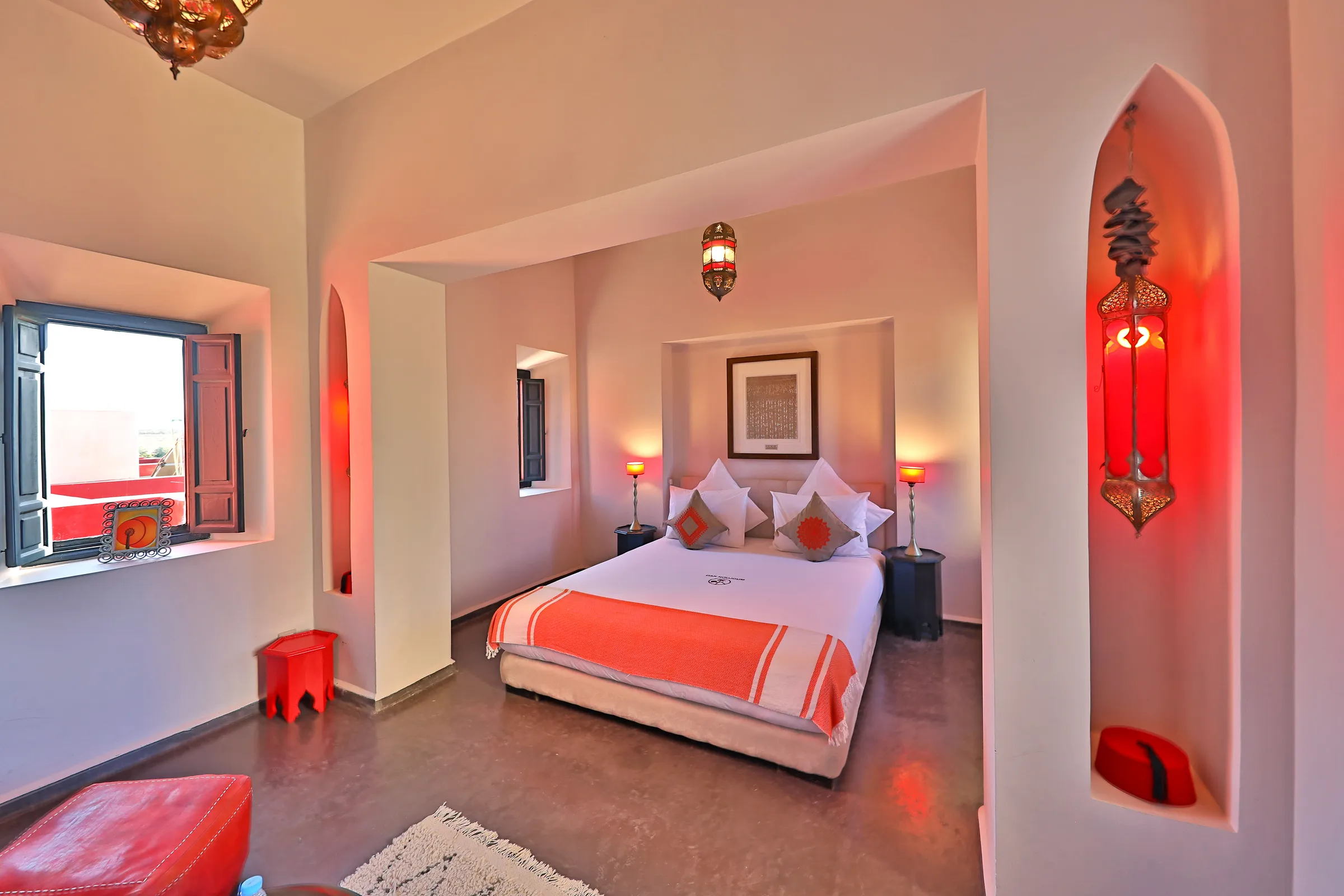 Villa Iliana, private villa rental on the Route de l'Ourika, Marrakech: double bedroom with lanterns