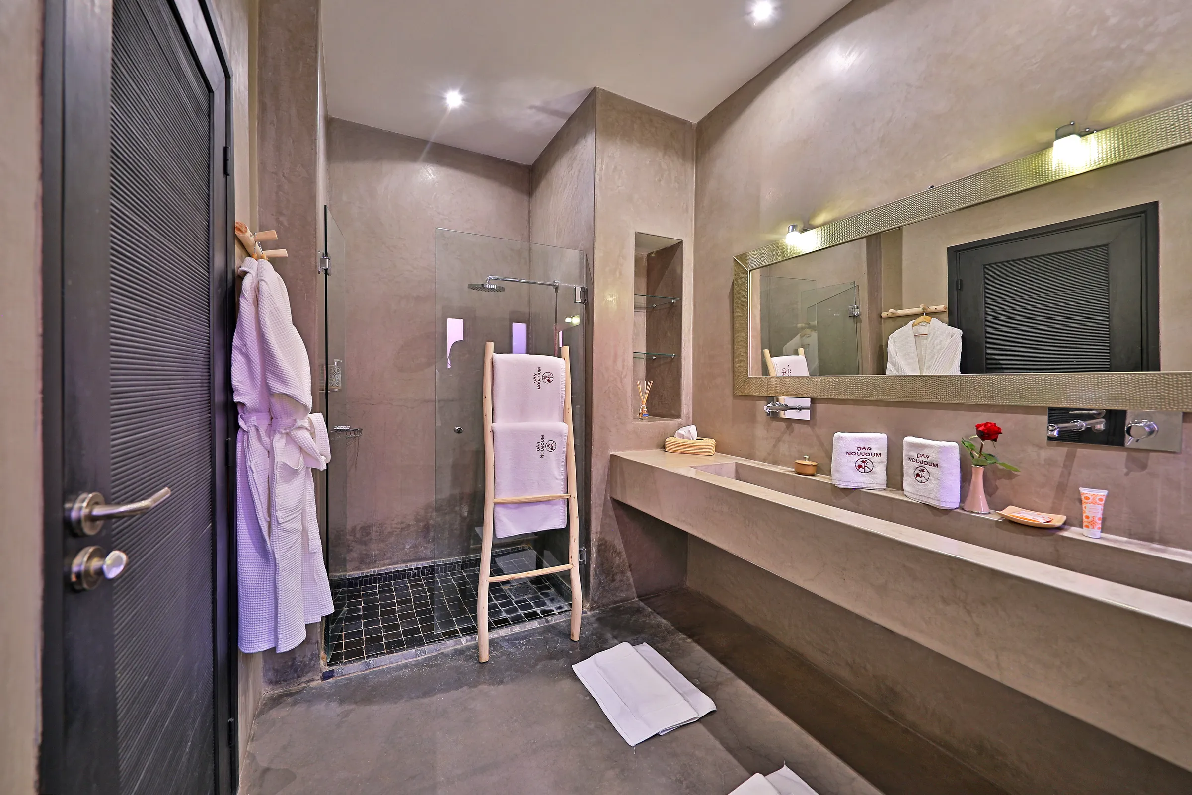 Villa Iliana, private villa rental on the Route de l'Ourika, Marrakech: bathroom with walk-in shower and long vanity