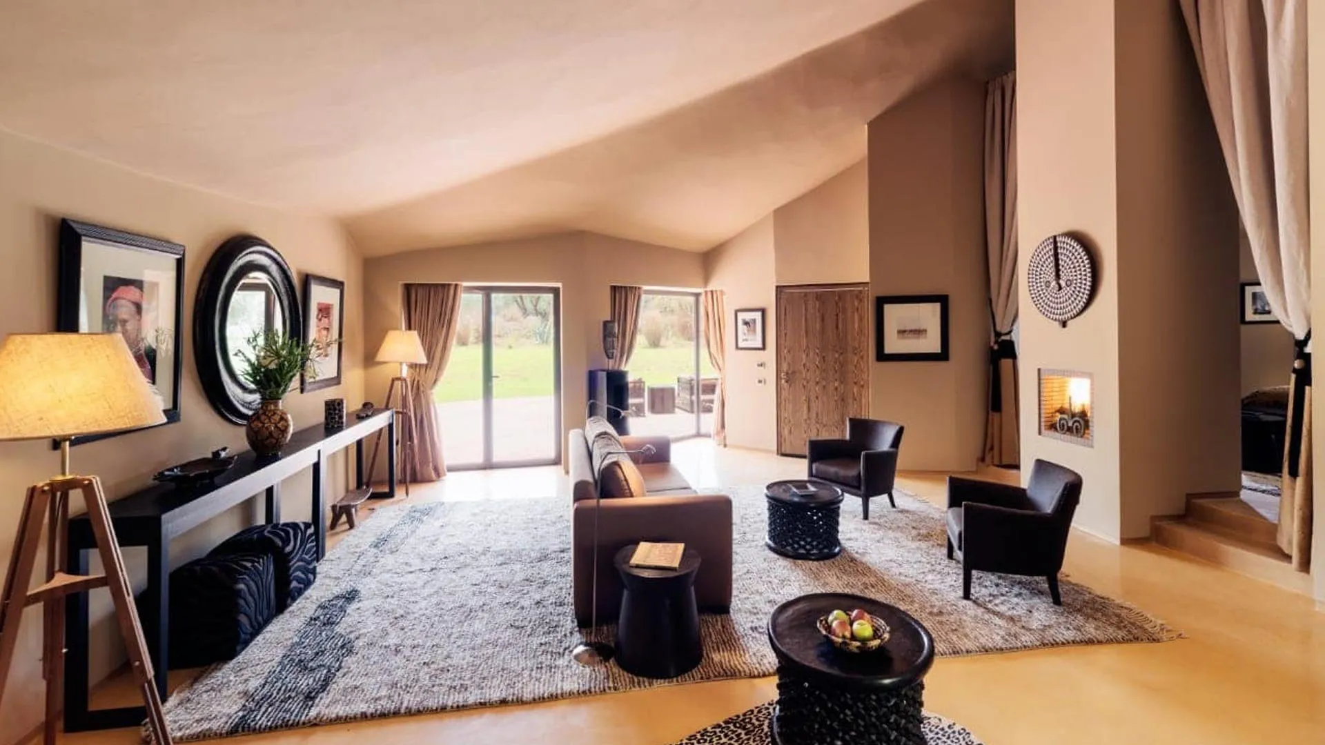 Villa Phaedra, private estate rental in Ouled Hassoune, Marrakech: suite with sitting area