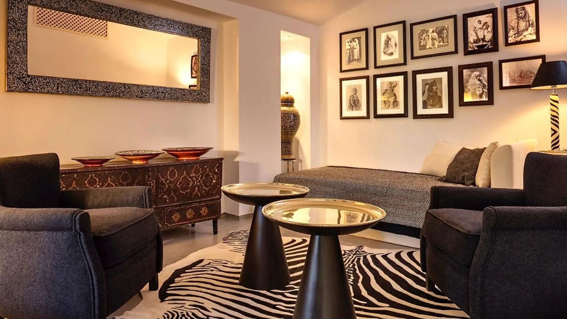 Villa Phaedra, private estate rental in Ouled Hassoune, Marrakech: lounge with framed pictures