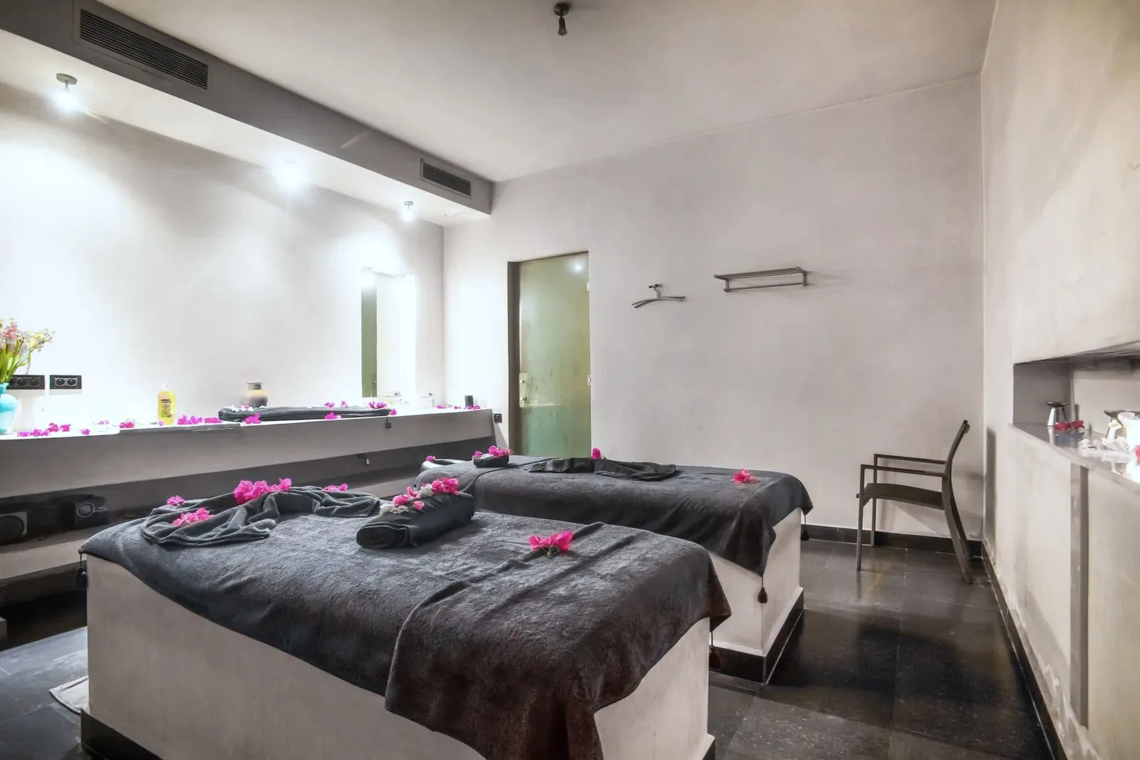 Villa Ianthe, private villa rental in the Palmeraie, Marrakech: spa treatment room with two massage tables