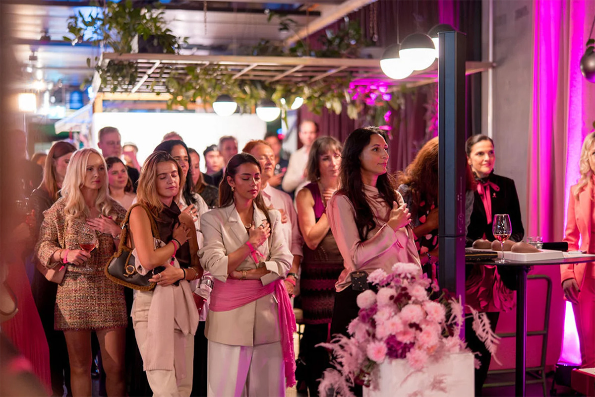 Crowd in pink at the Estée Lauder breast cancer awareness event