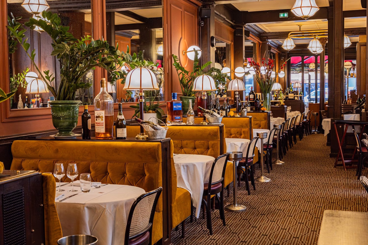 Restaurant parisien à l'allure classique