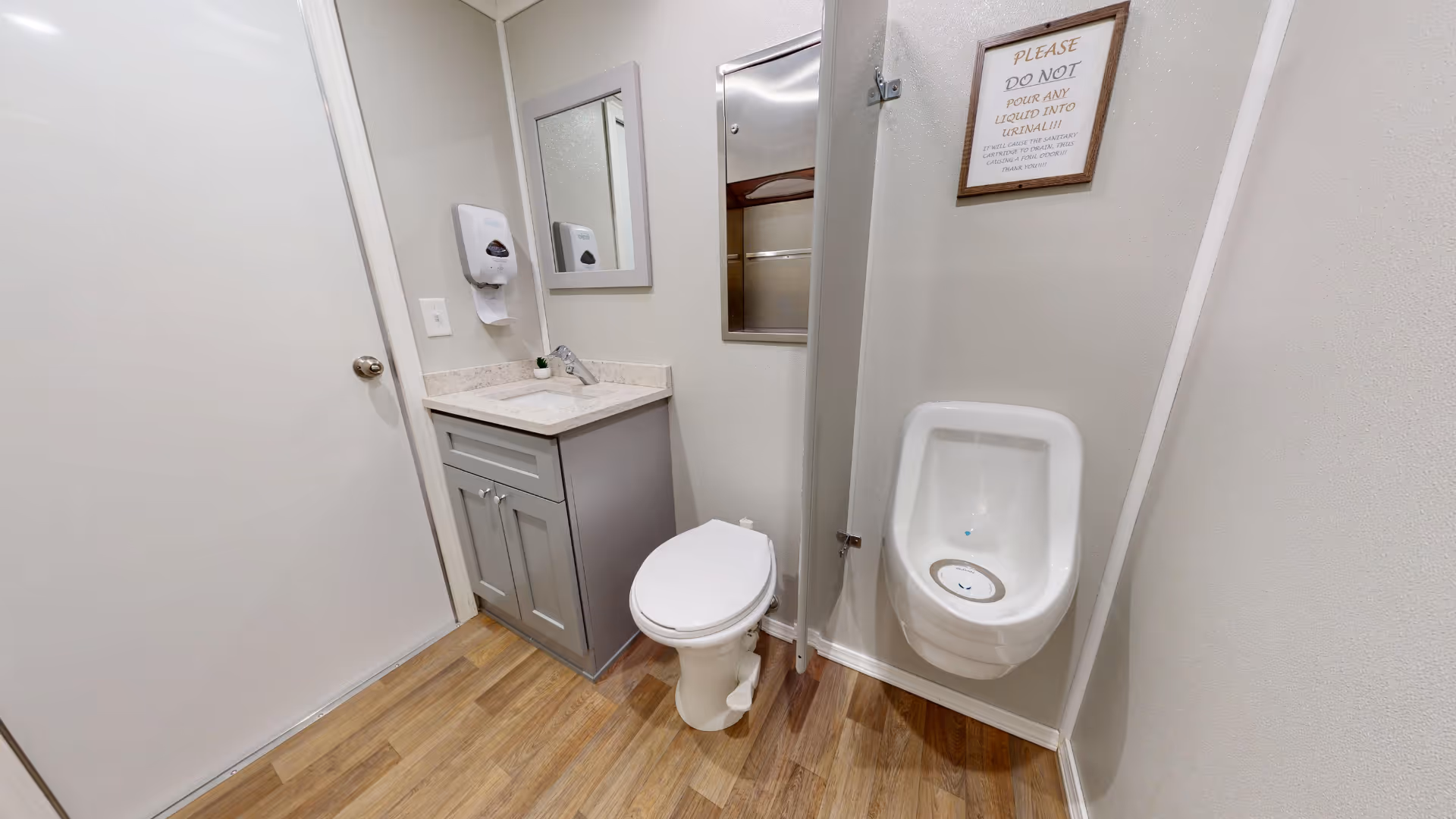 trailers-neptune-picture-with-vanity-toilet-urinal-vinyl-flooring-house-of-thrones