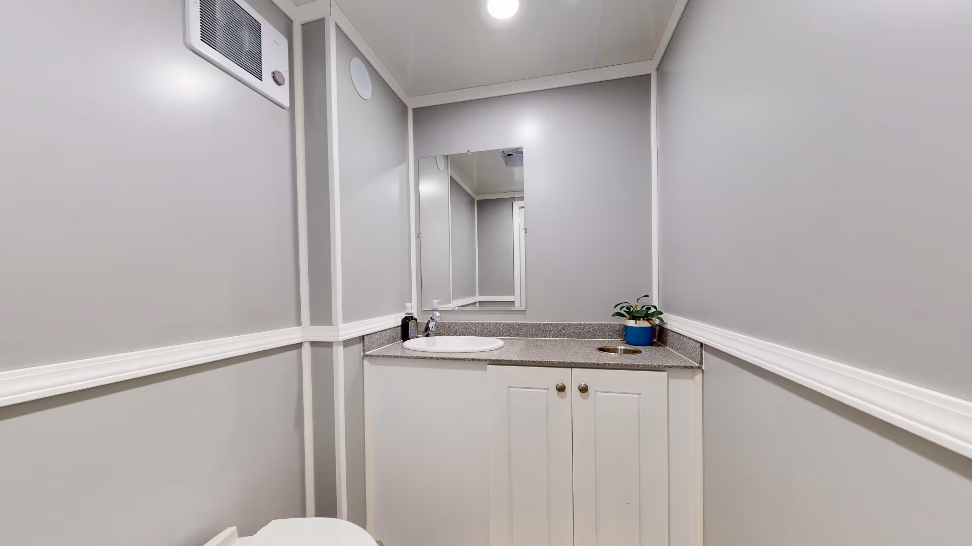 trailers-venus-picture-with-vanity-mirror-luxury-house-of-thrones