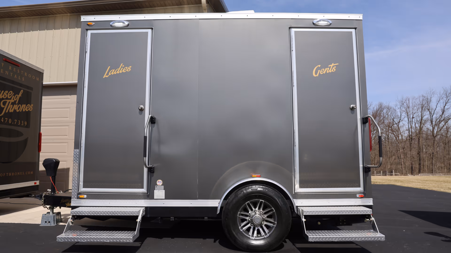 trailers-apollo-picture-house-of-thrones-gray-restroom-trailer