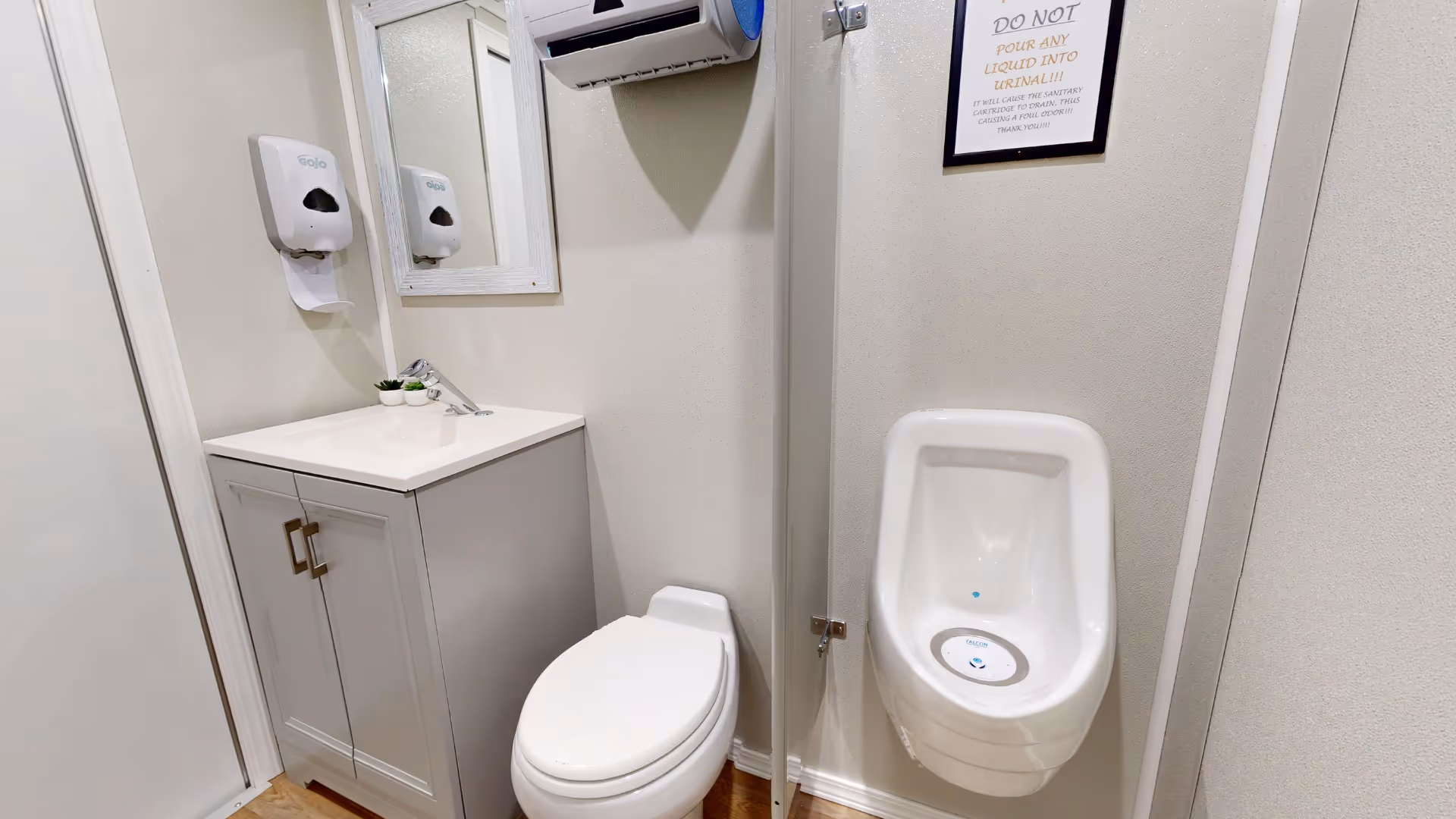 trailers-apollo-picture-with-vanity-toilet-urinal-house-of-thrones