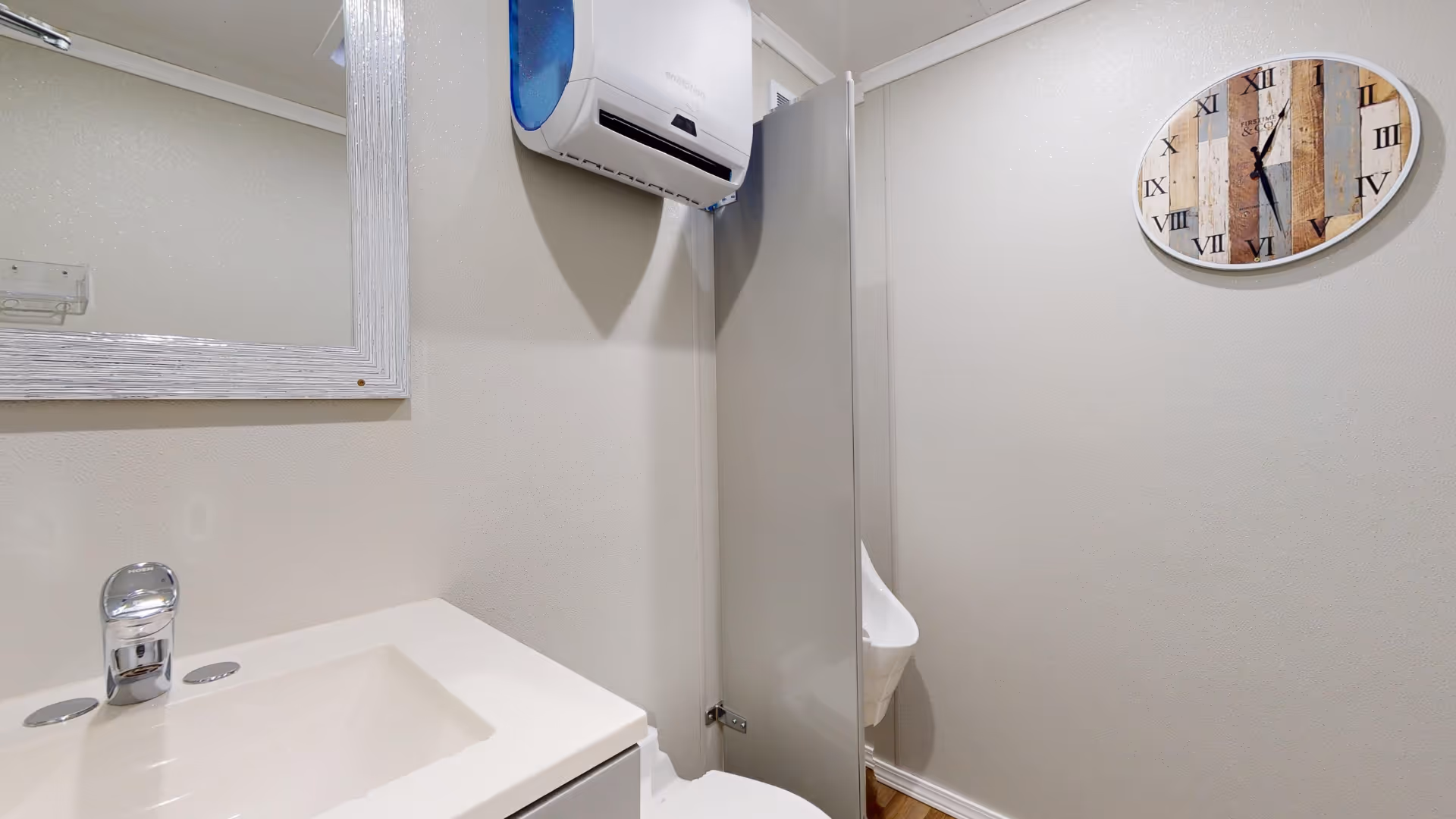 bathroom-view-apollo-house-of-thrones-trailer