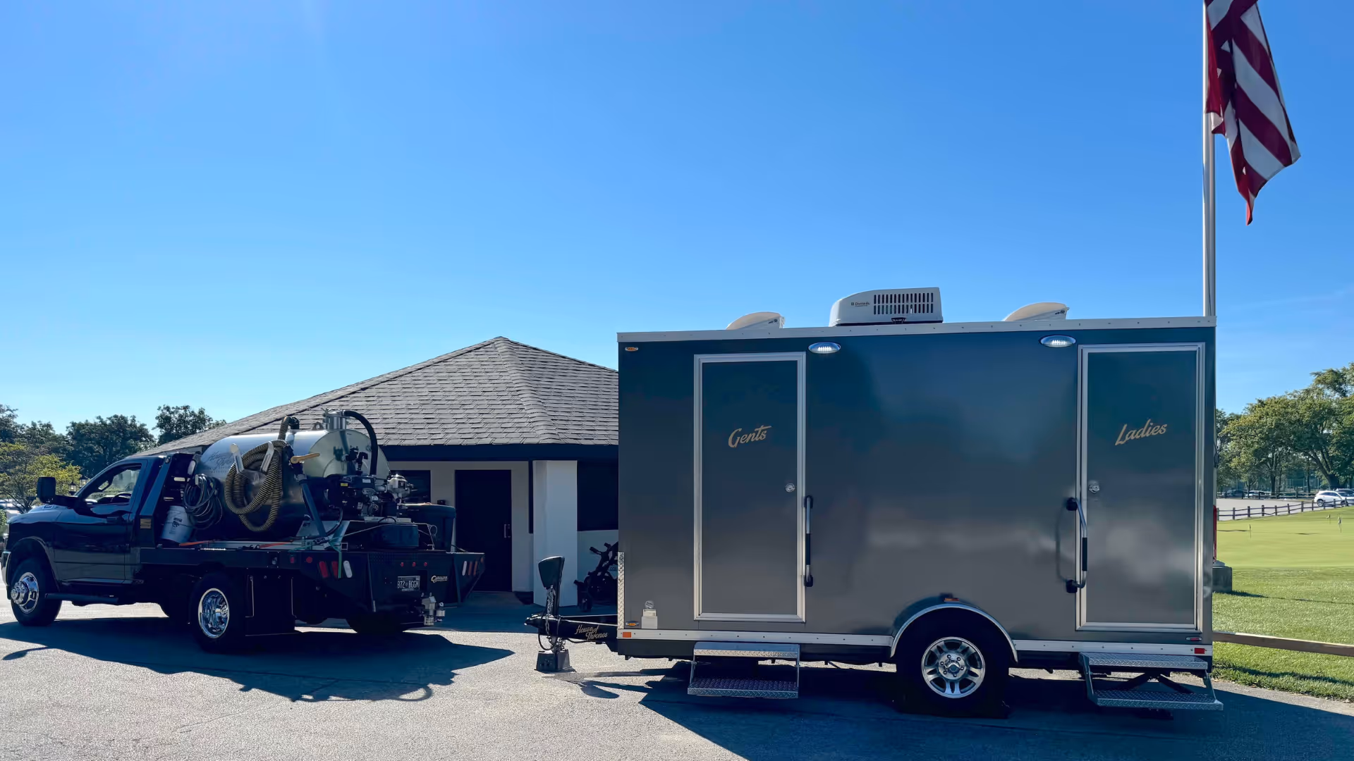 restroom-trailer-at-golf-course-in-chicagoland