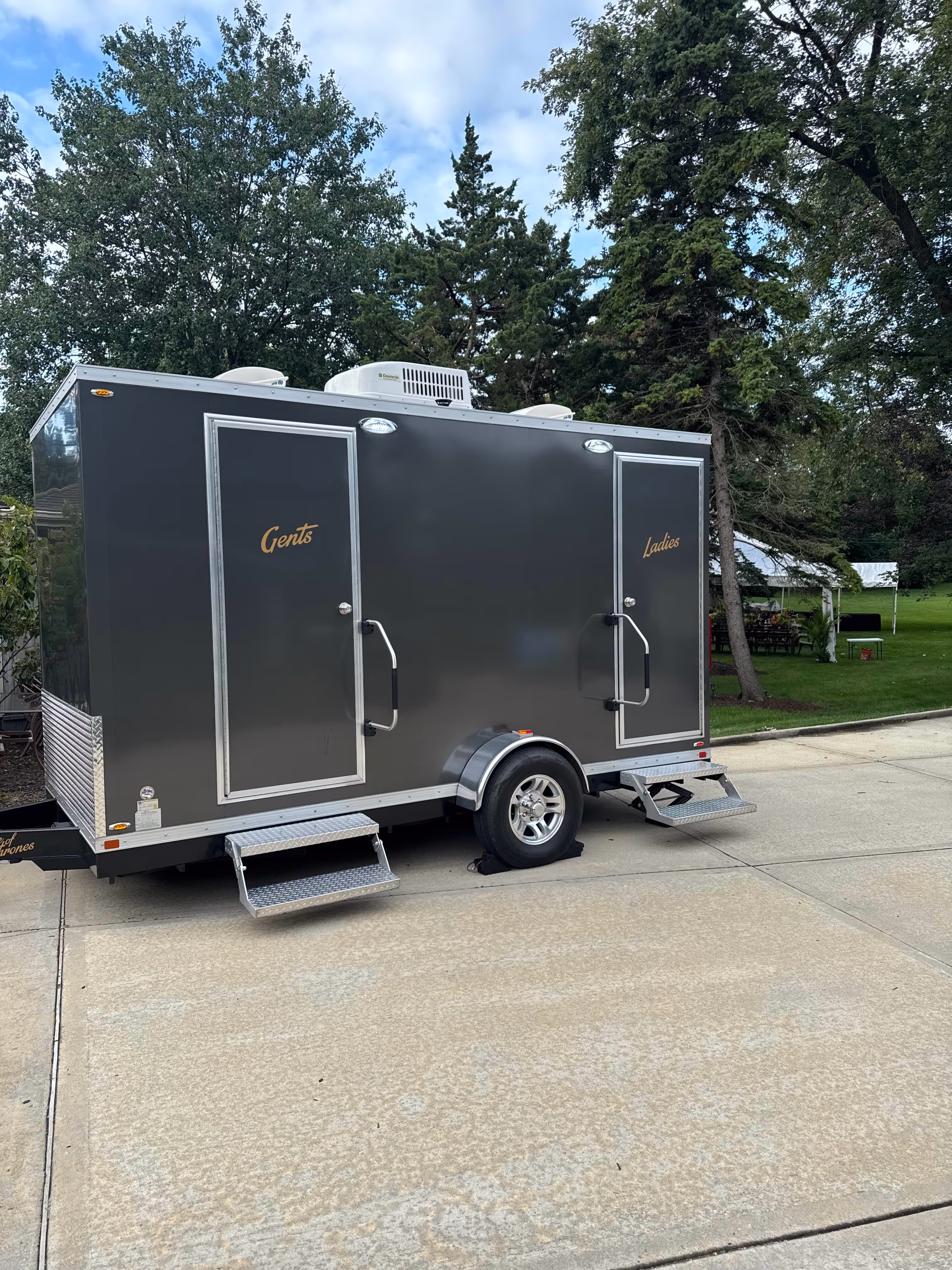 willowbrook-house-of-thrones-restroom-trailer-rental