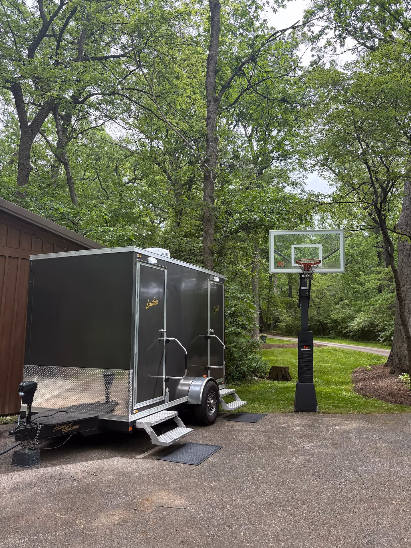 house-of-thrones-oswego-il-restroom-trailer