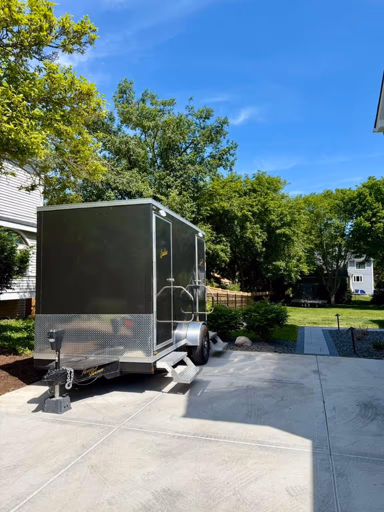 house-of-thrones-wheaton-il-restroom-trailer