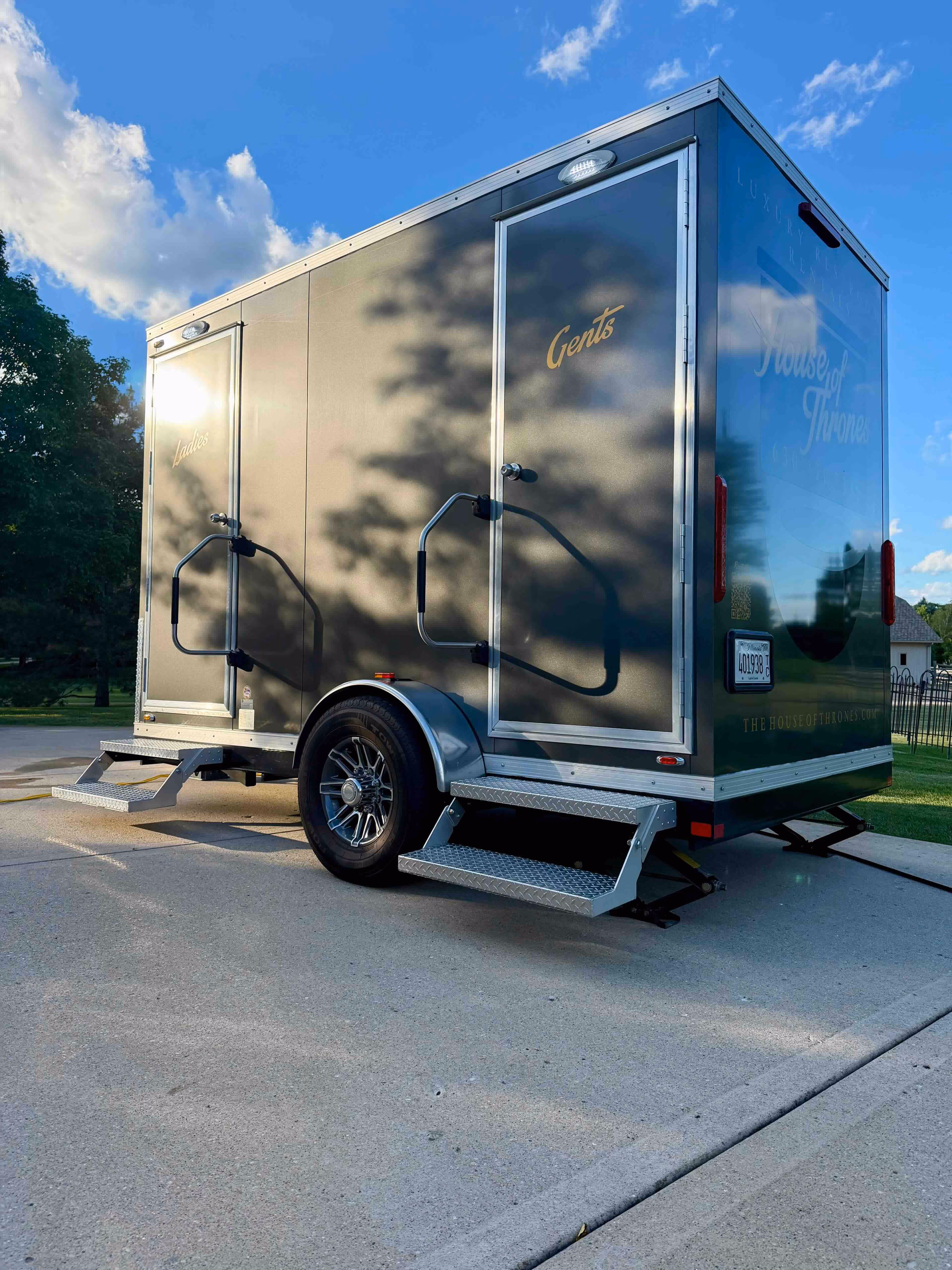 house-of-thrones-la-grange-il-restroom-trailer