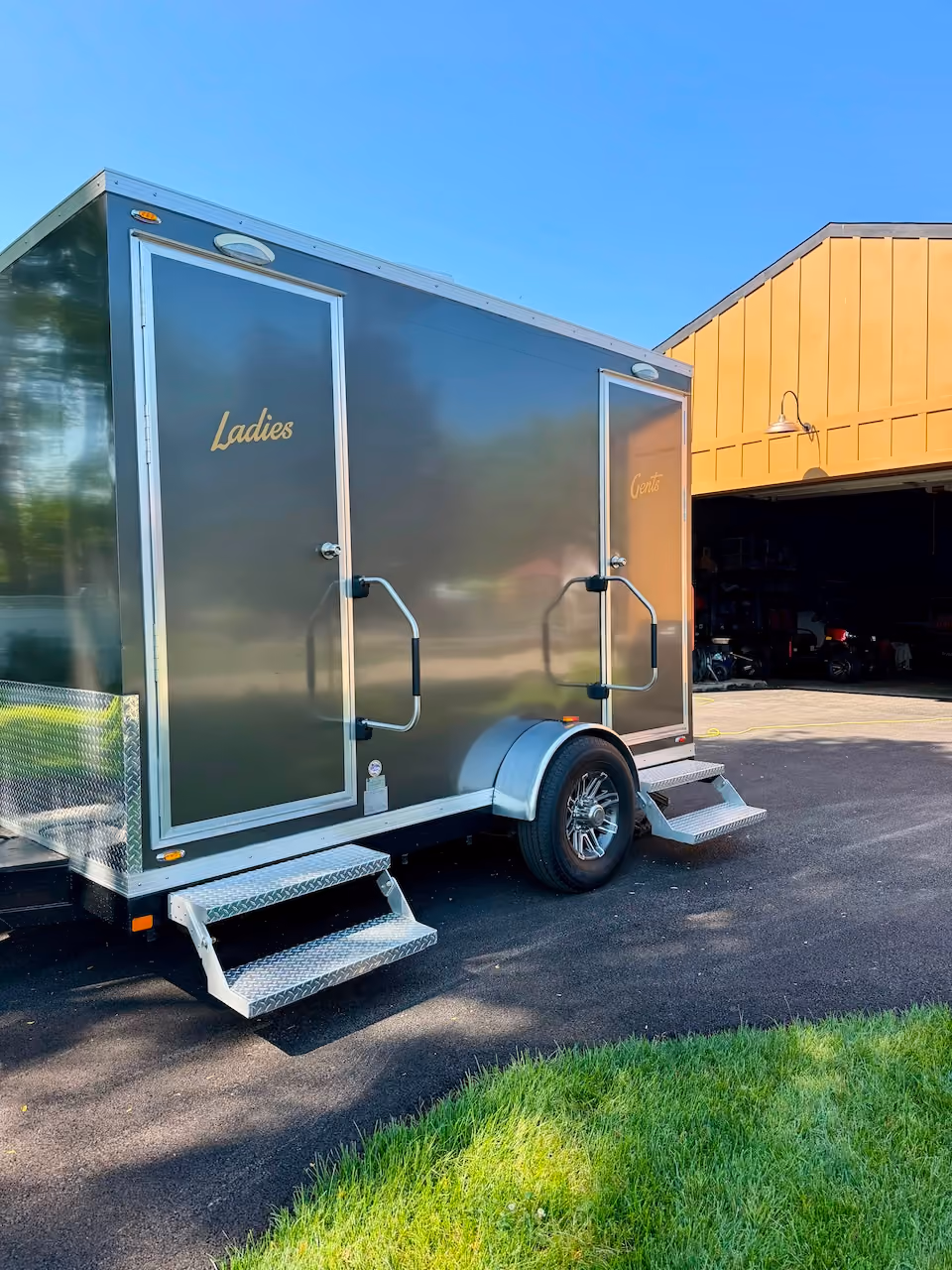 house-of-thrones-restroom-trailer-rental-in-plainfield-illinois