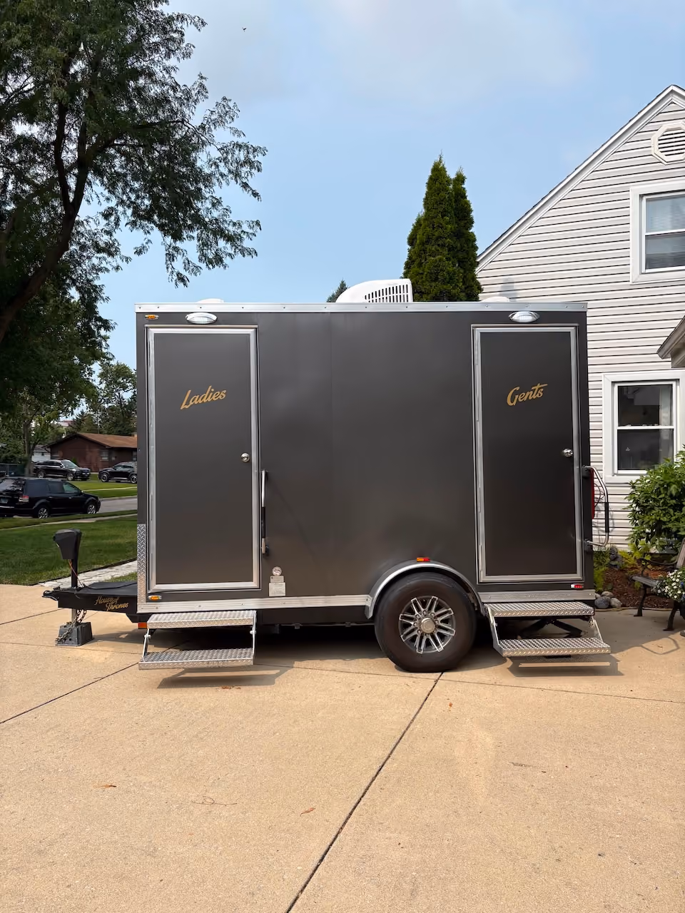 house-of-thrones-restroom-trailer-rental-for-des-plaines-il