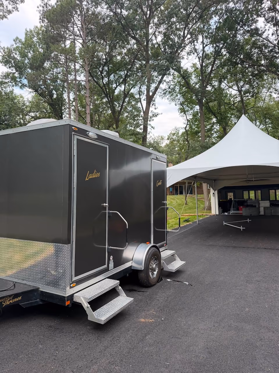 house-of-thrones-restroom-trailer-rental-for-elburn-illinois