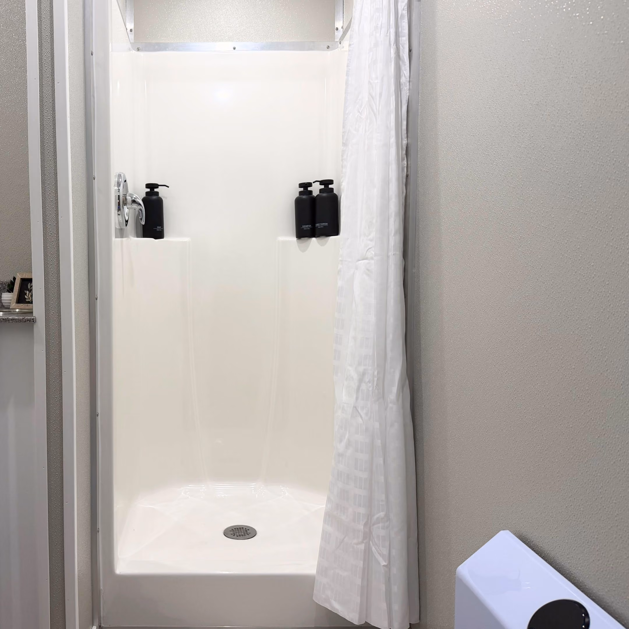 shower-view-with-soap-house-of-thrones