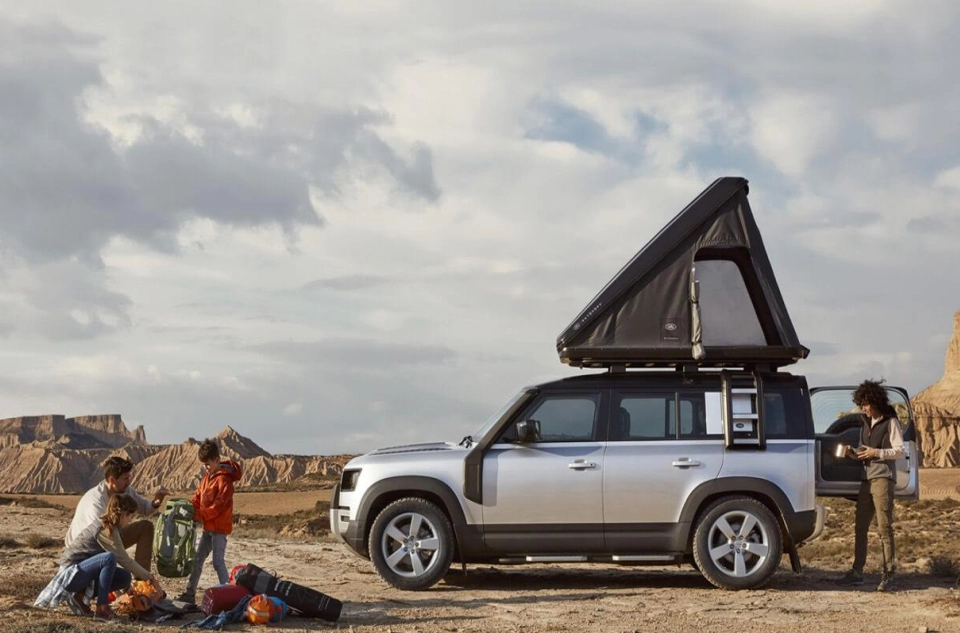 image of game development process (for a mobile gaming) - collaborative team meeting