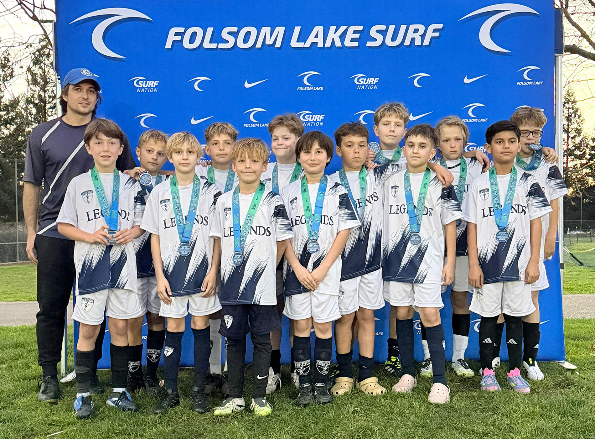 Legends SC 2015B-B team with medals