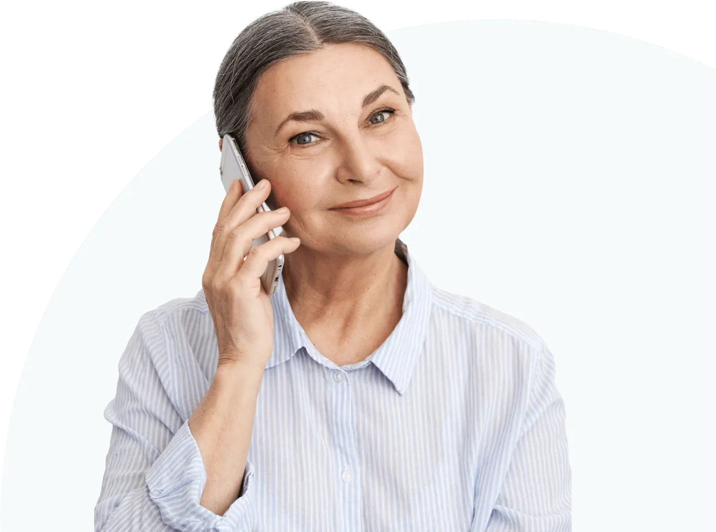 Una señora llama a SeniorDomo para informarse acerca de sus servicios.