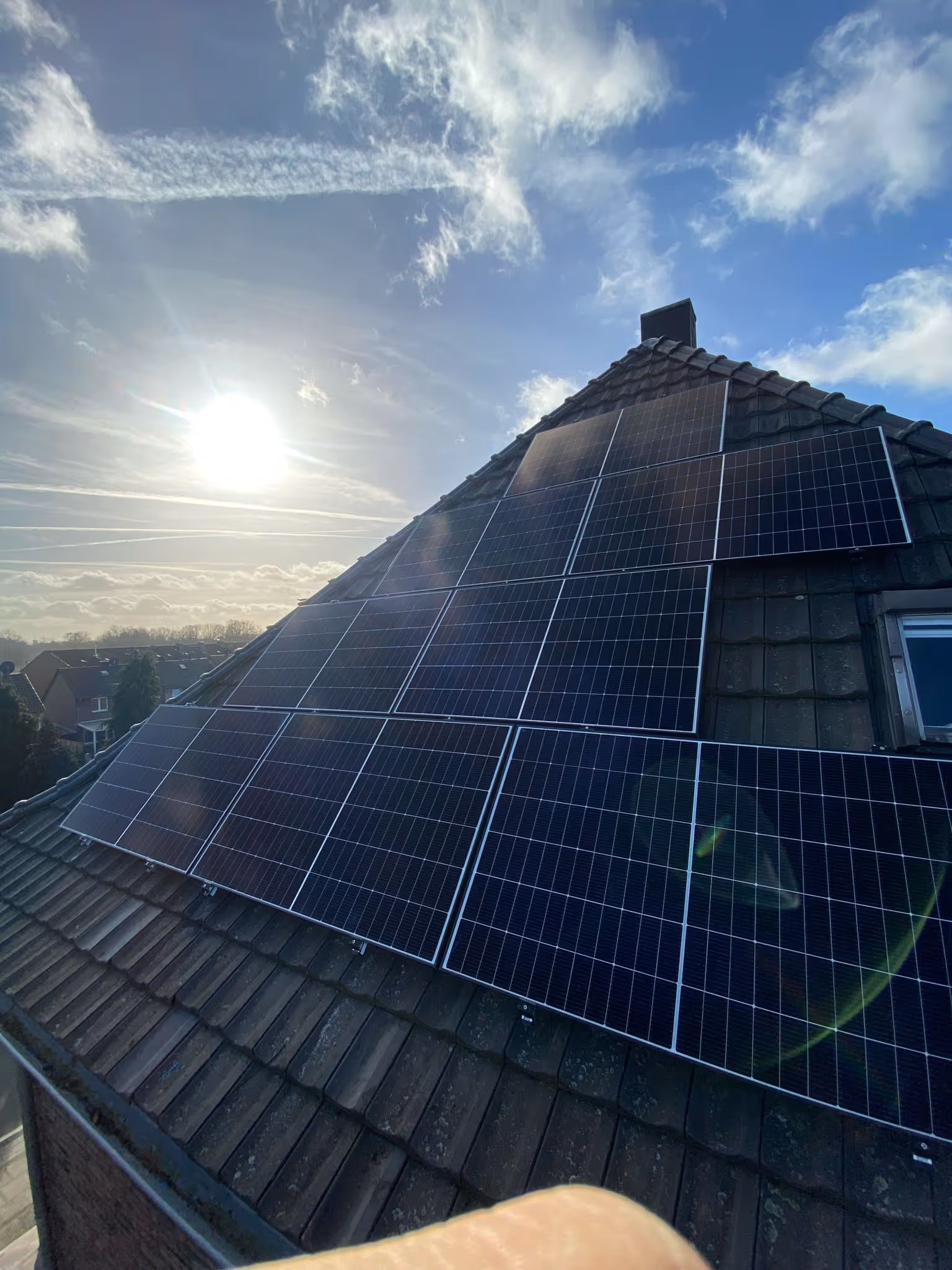 Photovoltaikanlage auf Wohngeb&auml;ude mit Pyramidendach, Niederrhein