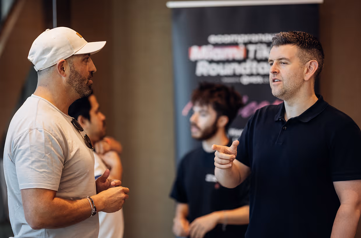 Two ecom founders in conversation at an Ecompreneur Miami event