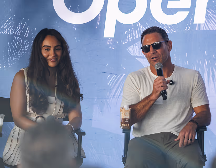Two founders in conversation at an Ecompreneur networking event