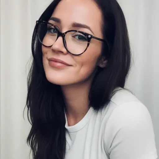 Anna-Katharina von Rudloff, voize, Speakerin im Webinar mit dem DRK Stuttgart.