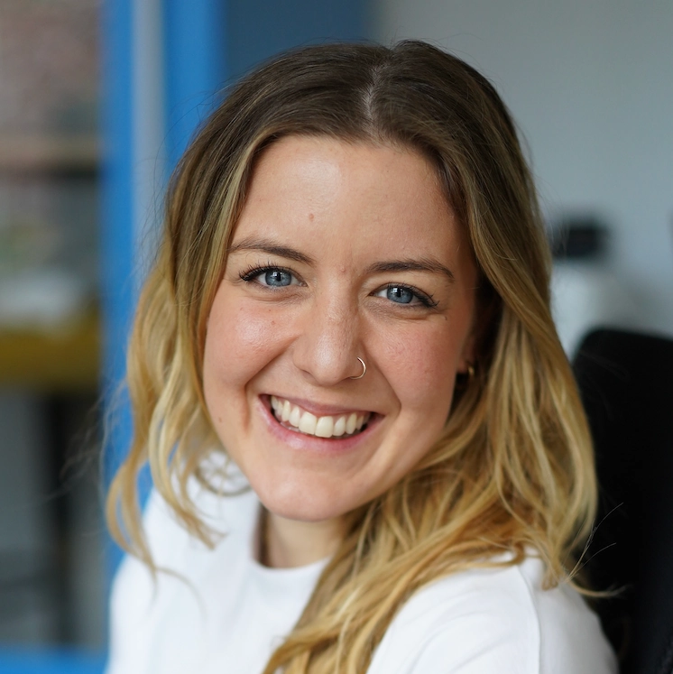 Julia Halilovic, KI- und Digital-Health-Expertin bei voize, Speakerin im Webinar mit der DOREAFAMILIE.