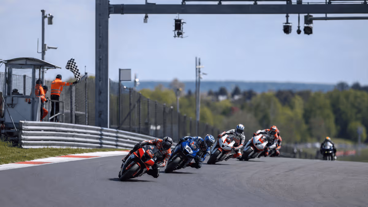 Course moto sur circuit