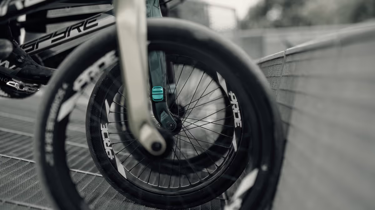 Les systèmes ITS sont conçus pour offrir une précision mesurable, une stabilité durable et une architecture de redondance adaptée aux compétitions modernes.