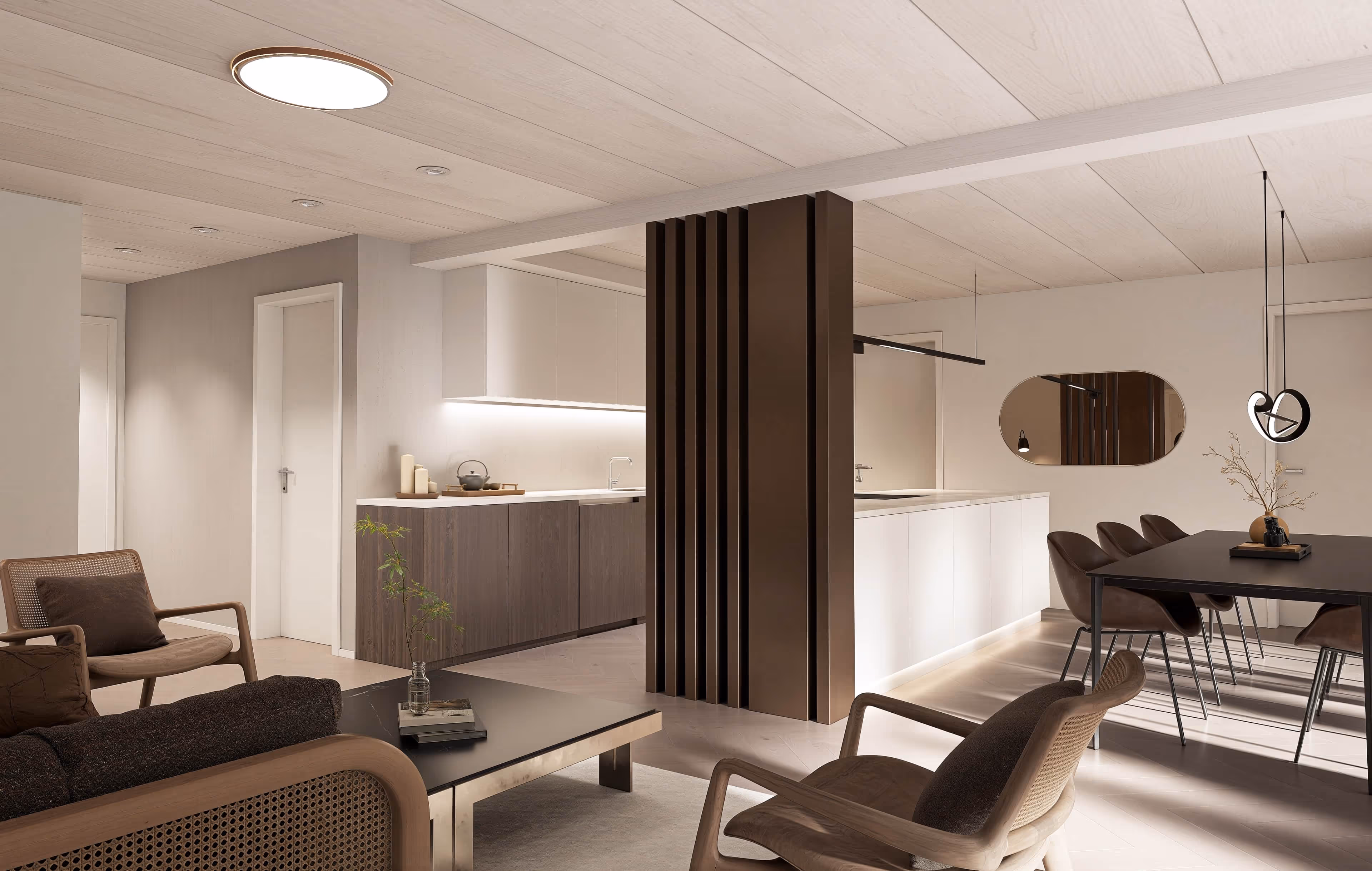 Modernes Wohnzimmer mit beigen Stühlen, schwarzem Couchtisch, angrenzender offener Küche mit weißen und braunen Schränken und Essbereich mit schwarzem Tisch und braunen Stühlen.