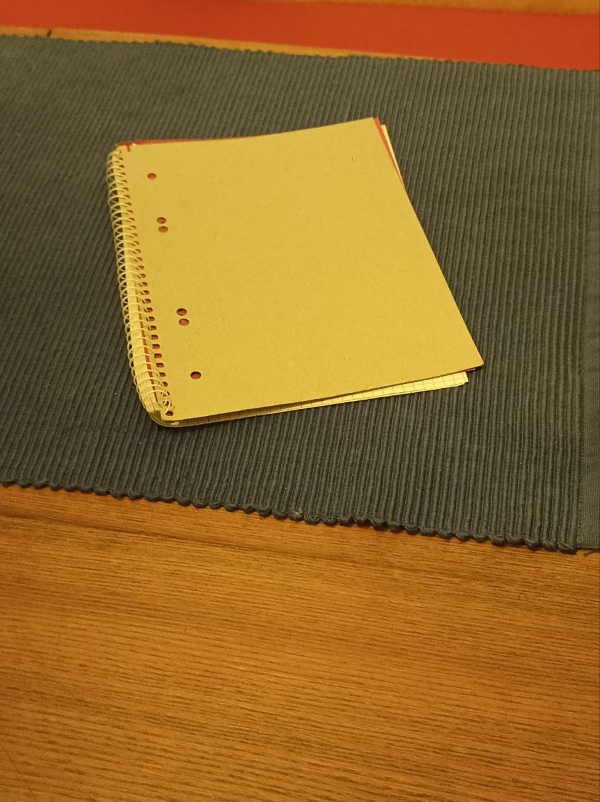 NACHHER: Ein leeres Ringbuch