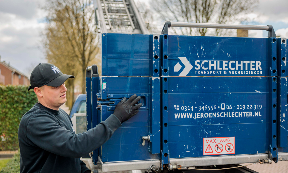 Verhuislift van Schlechter in gebruik
