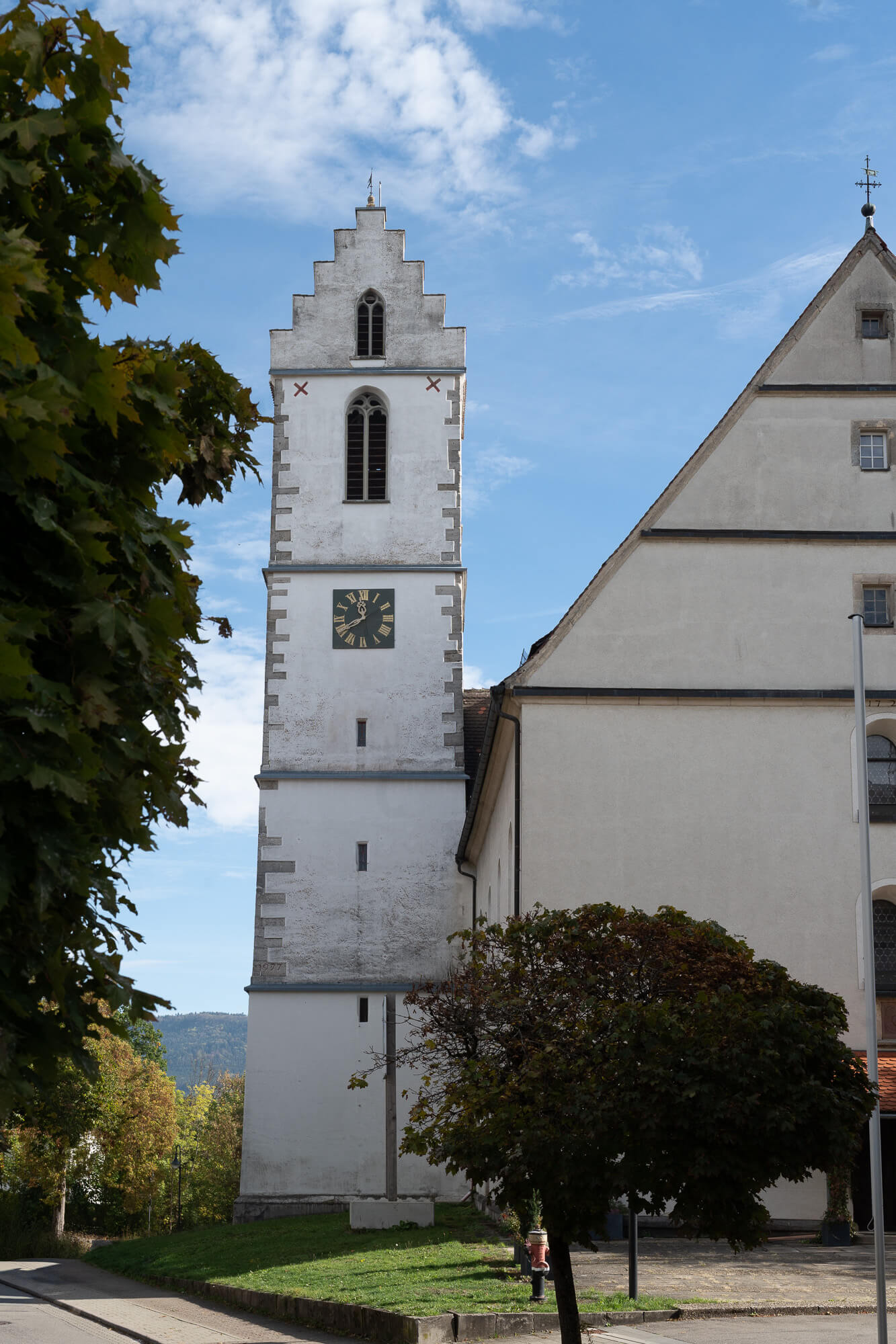 KI-generiertes Symbolbild eines Wohnhauses; keine Aufnahme aus Aldingen und kein Verkaufsangebot.