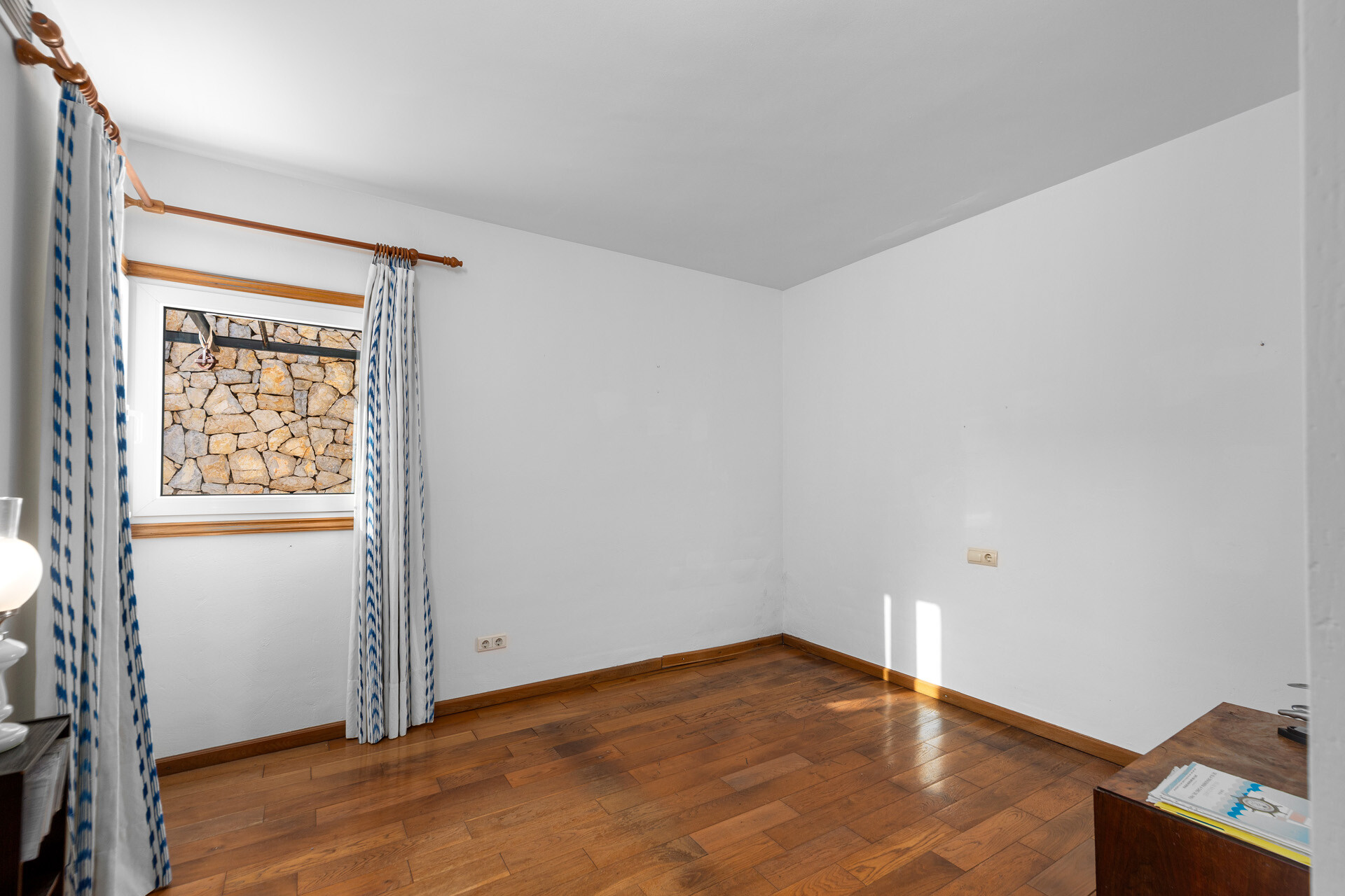 12 Bedroom 2.jpg