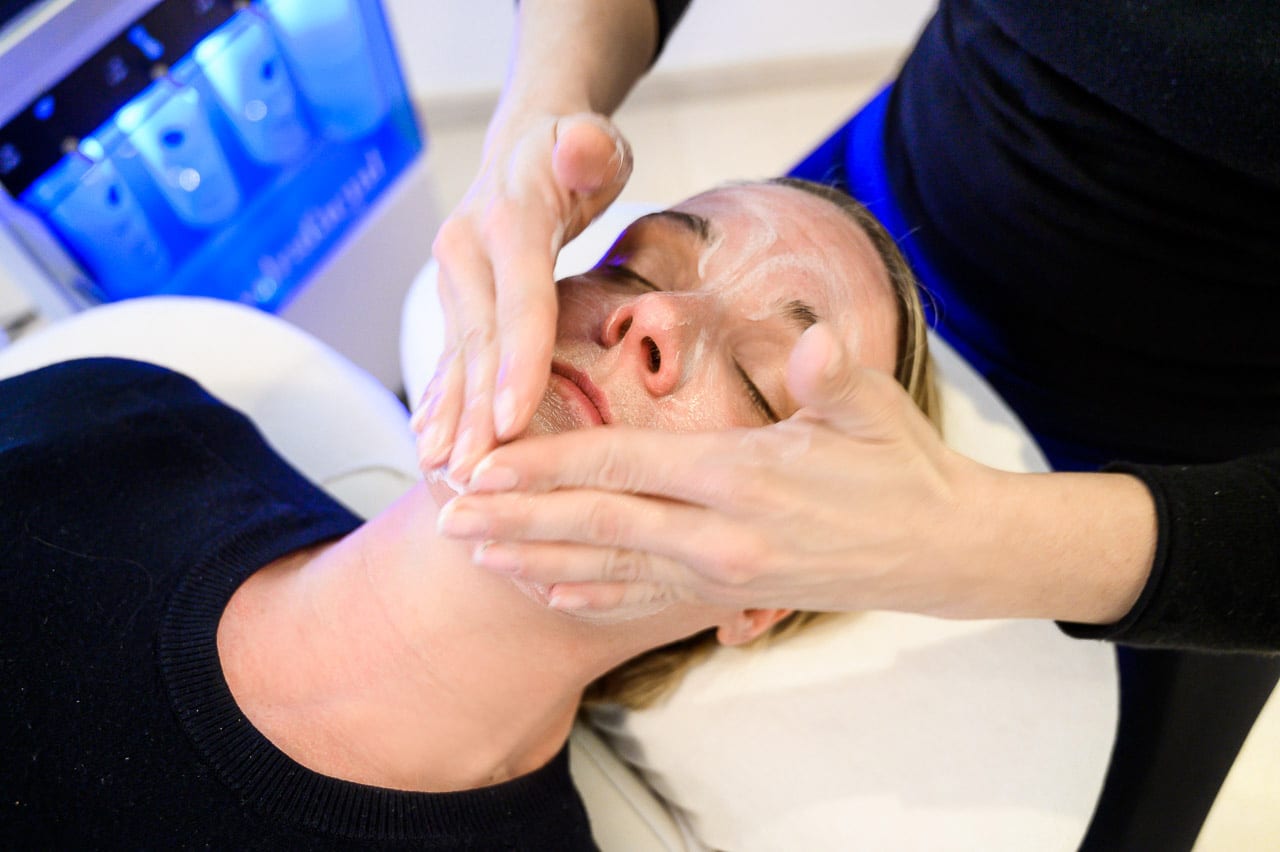 Behandlung von Spätakne bei Skinthetics Cosmetics in Düsseldorf