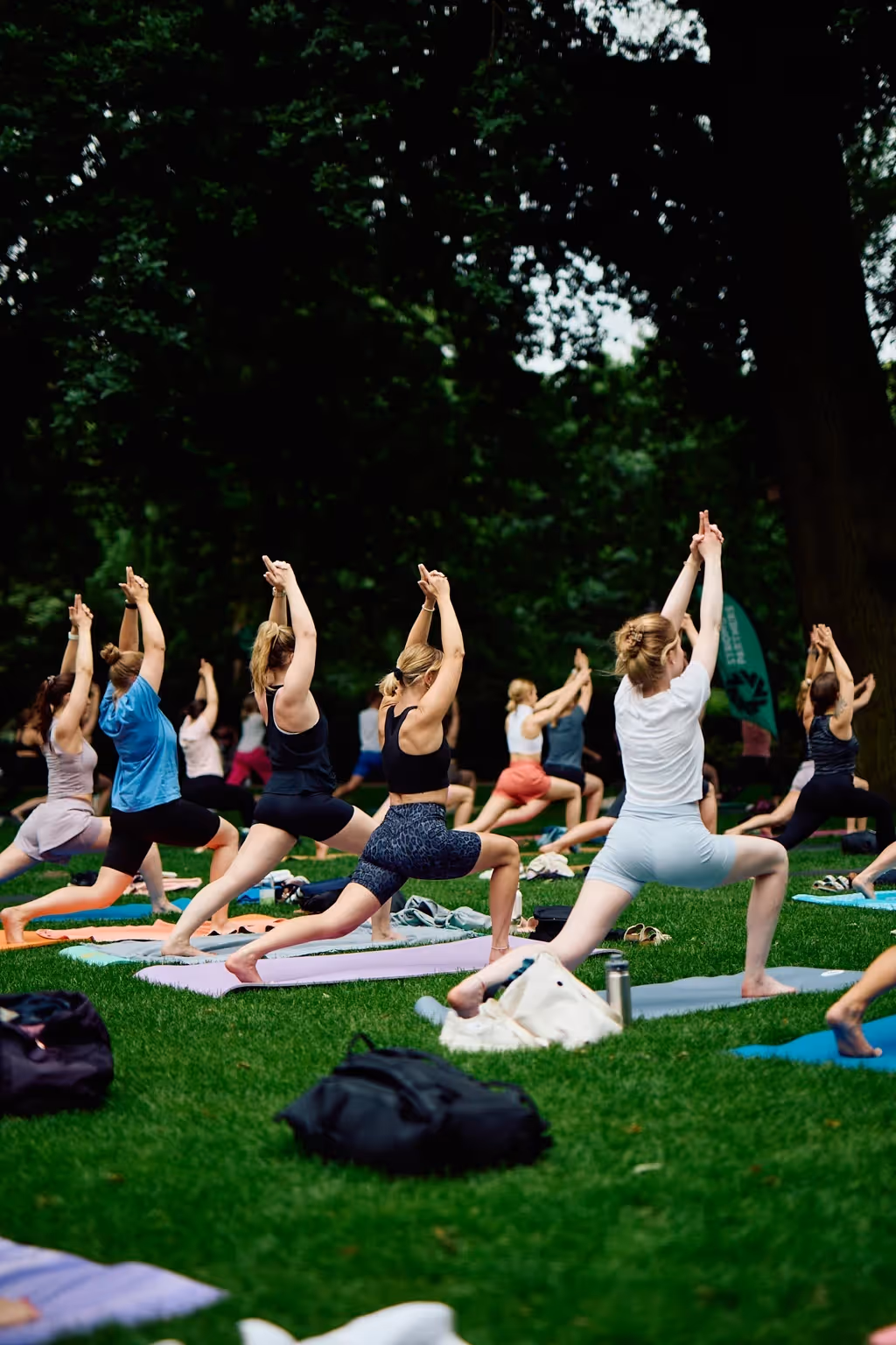 Yogis bei einem Strong Partners Outdoor-Event in Münster