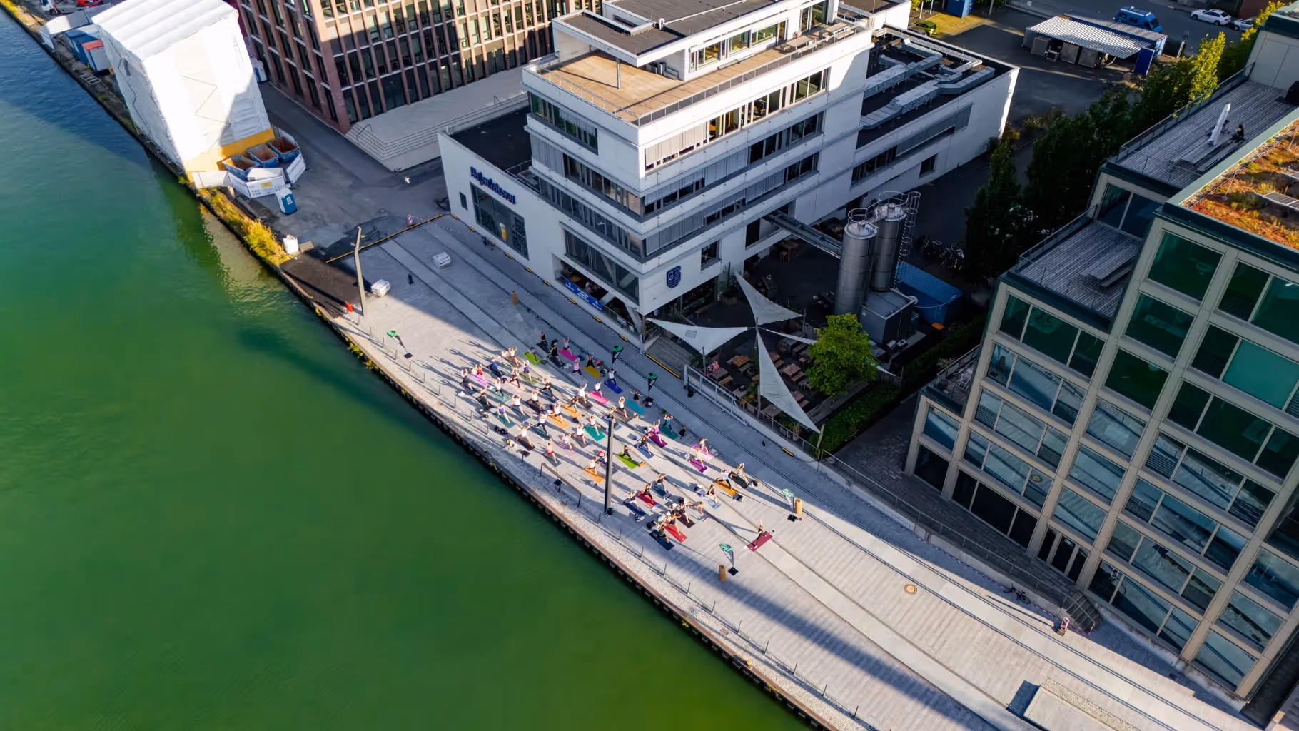 Outdoor Yoga-Event in Münster am Hafen von Strong Partners