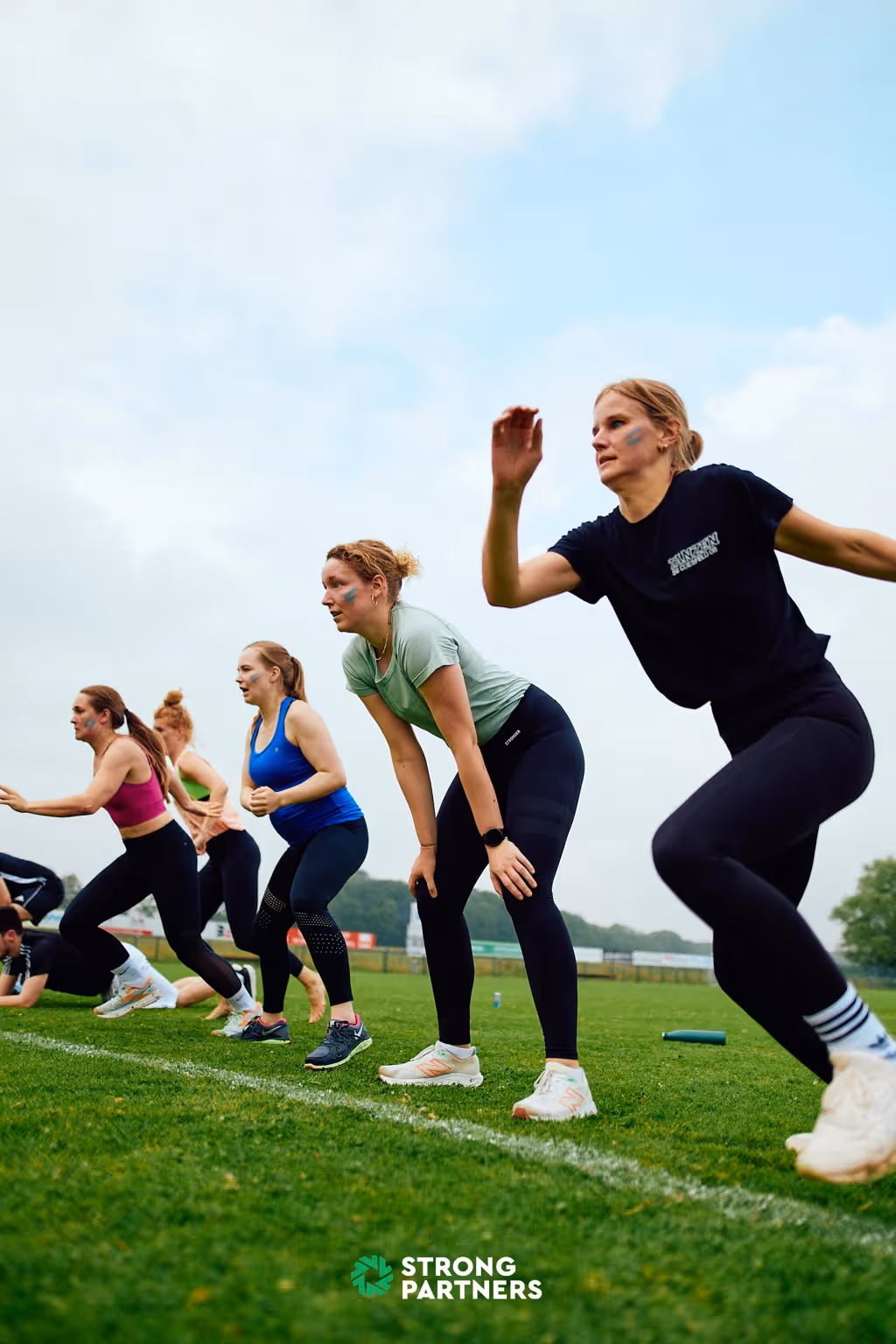 Frauen beim Sportkurs