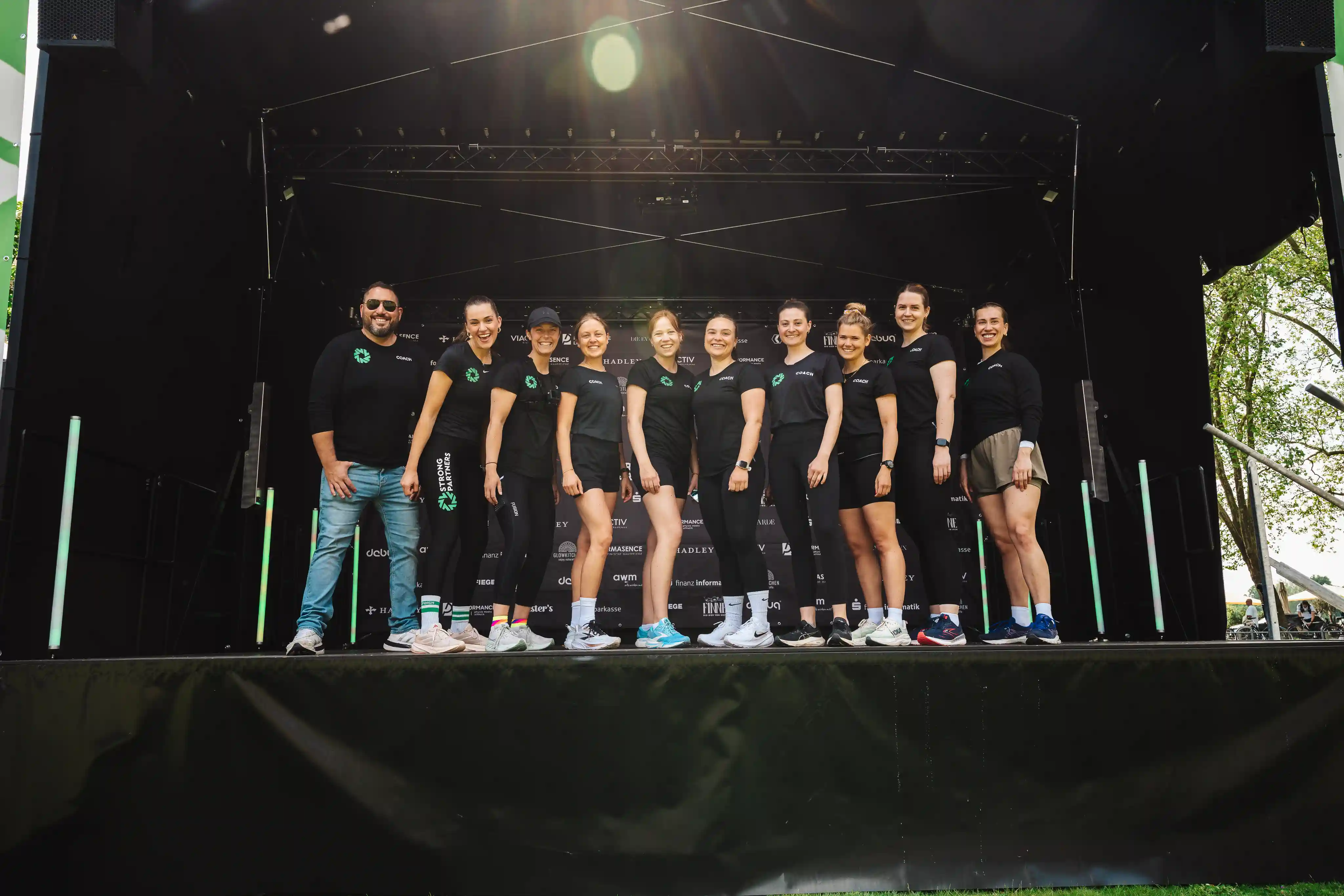 Unternehmensteam beim Wings for Life Run