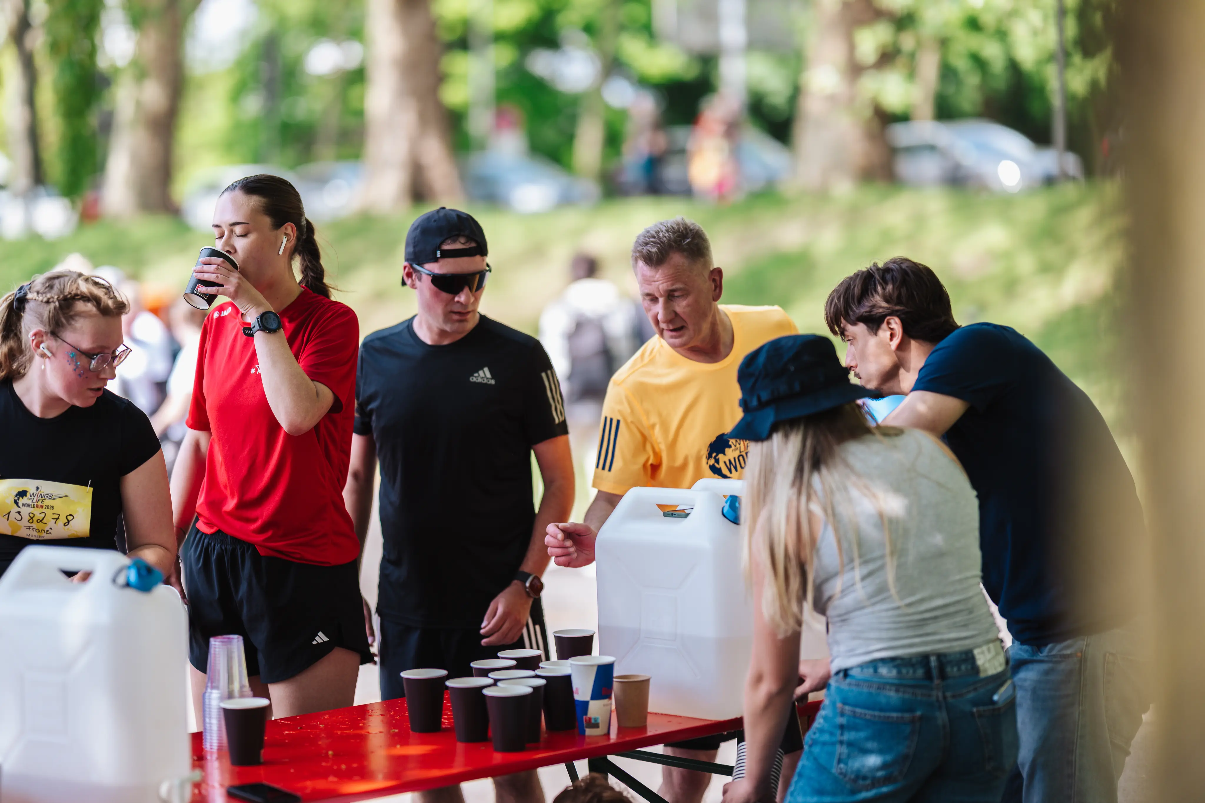 Wasserstation beim Wings for Life World Run Münster 2026