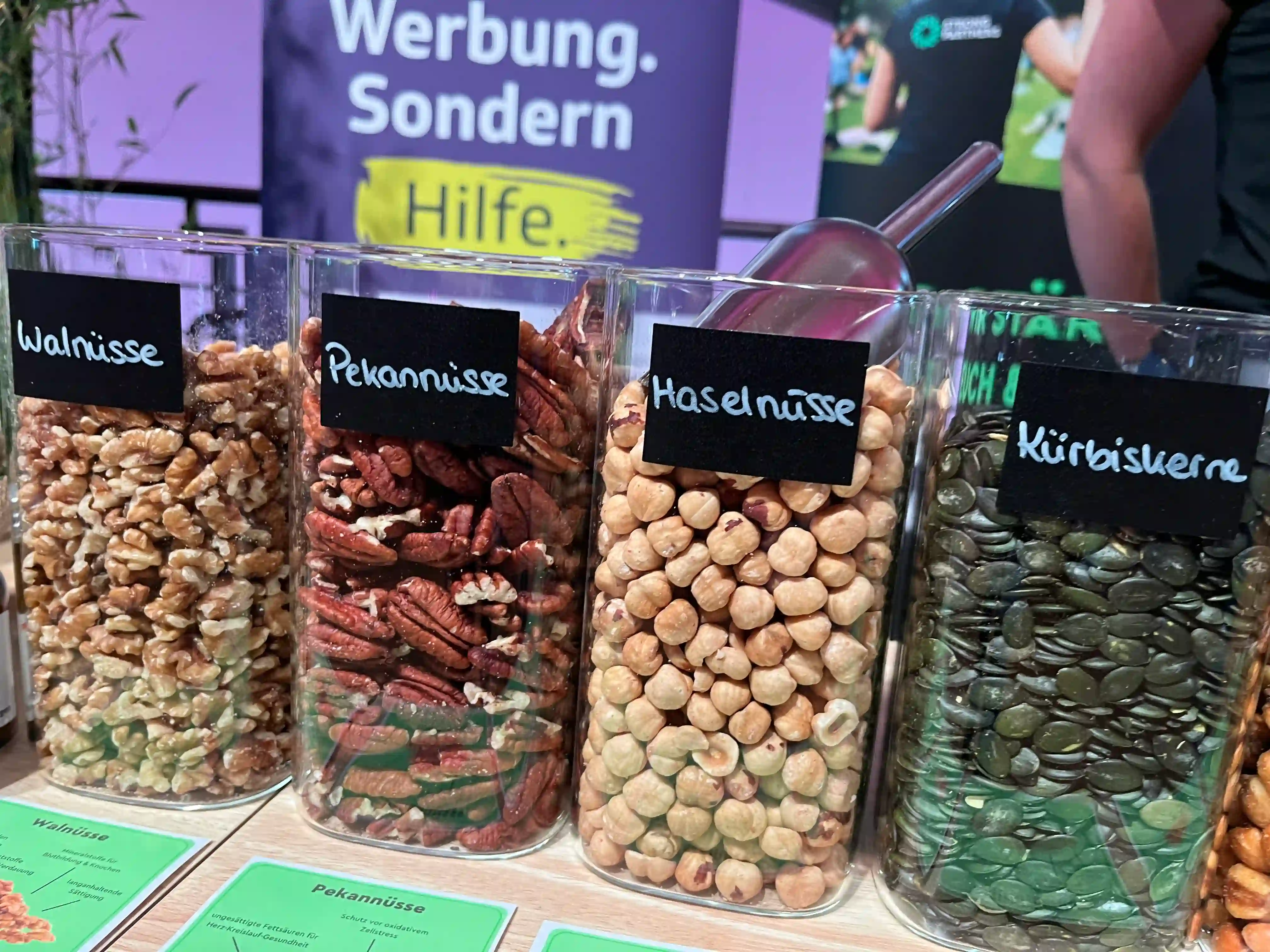 Nahaufnahme von Behältnissen mit Brainfood-Inhalten
