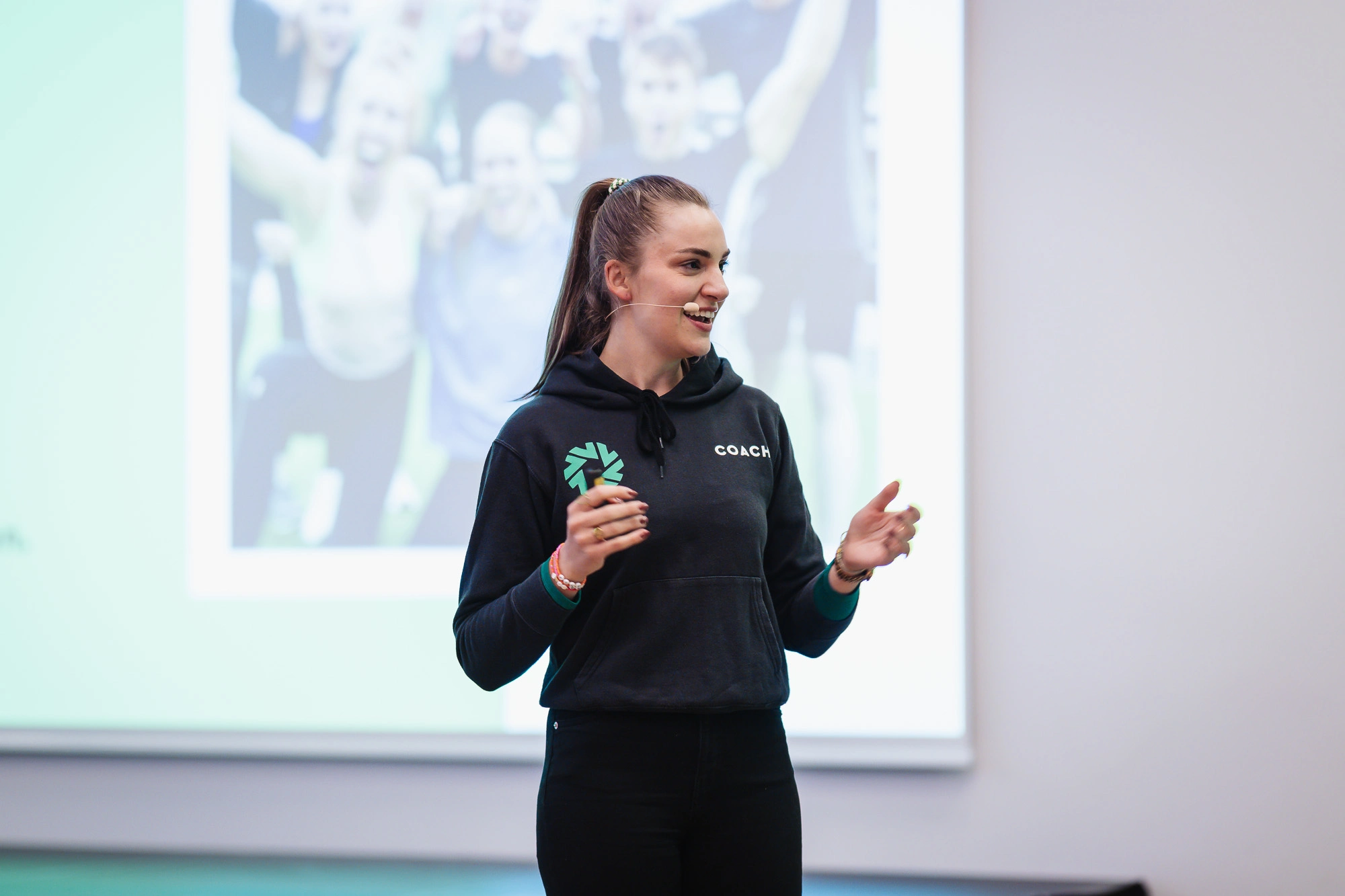 Paula Menninghaus während einer Keynote bei einem Netzwerkevent