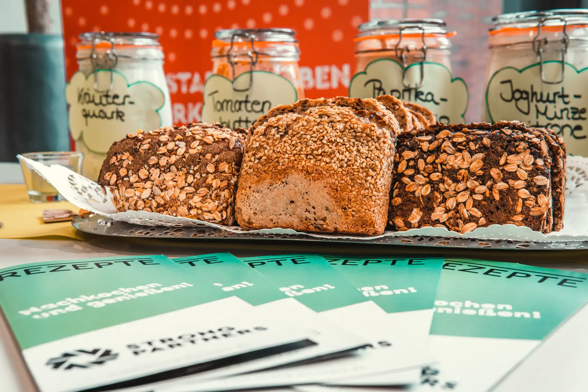 Aufgeschnittenes Brot bei einem Strong Partners Ernährungs-Workshop