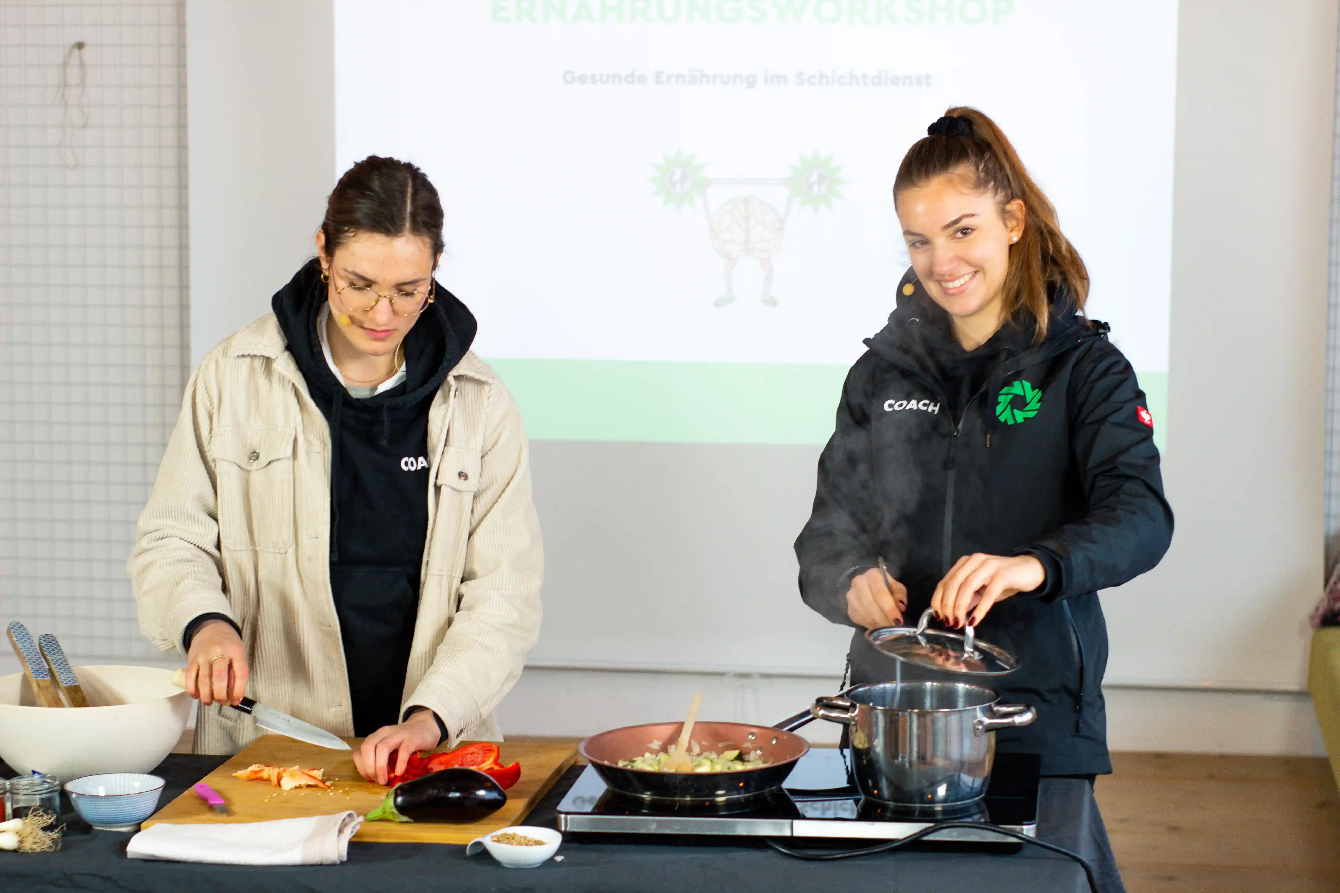 Strong Partners Coach beim Kochen auf einem Event