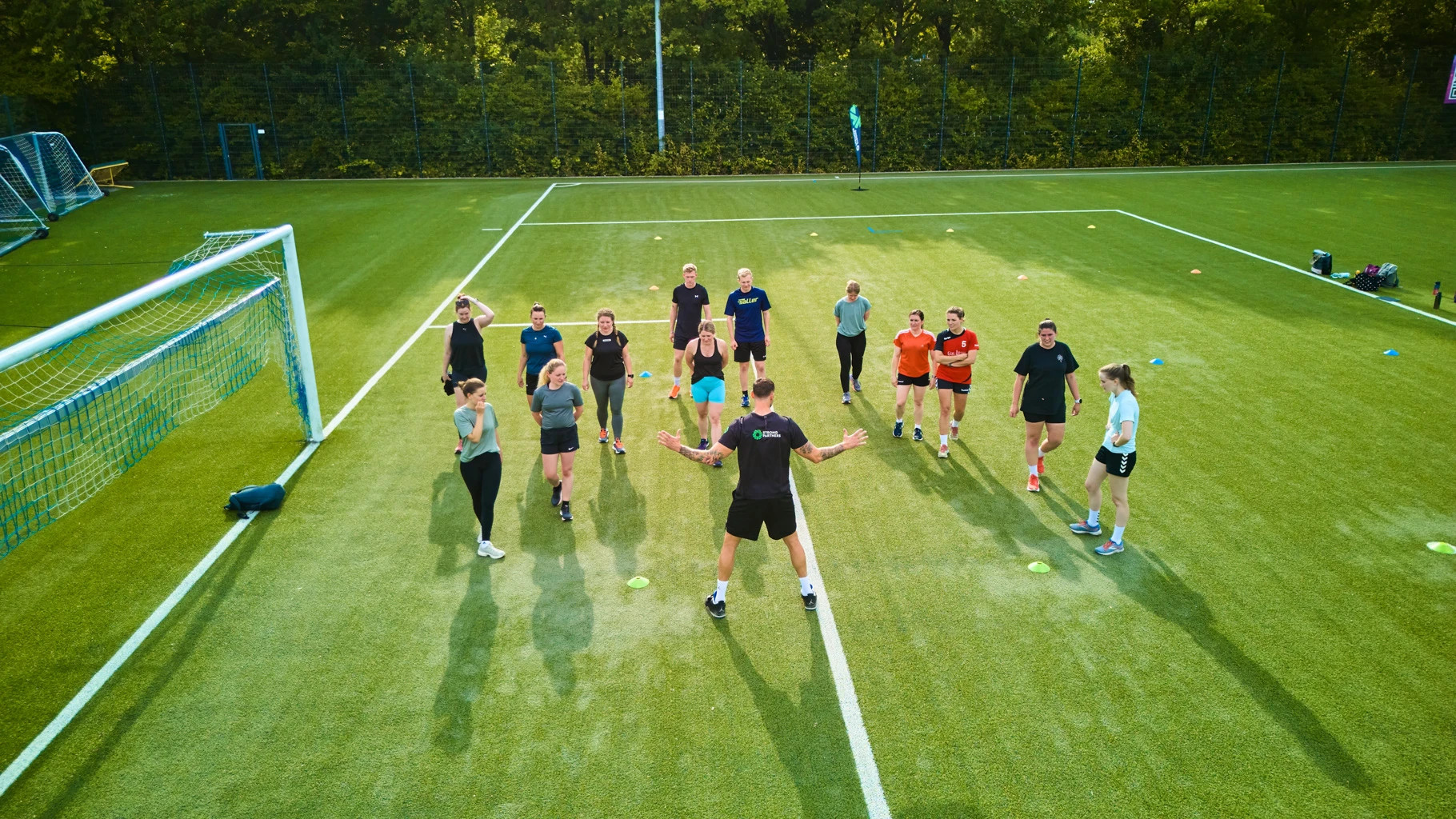 Strong Partners Firmenfitness auf dem Fußballfeld