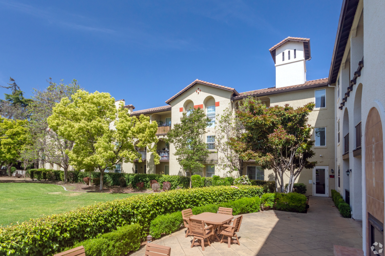 Hacienda Creek exterior with picnic tables and chairs and view of courtyard 