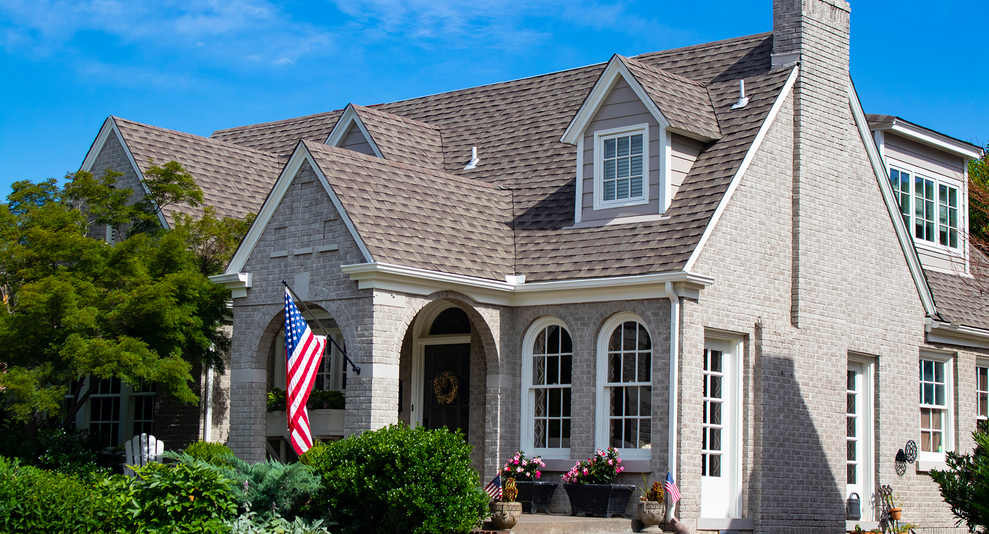 Conveyor system with rollers transporting large glass sheets in a manufacturing facility.