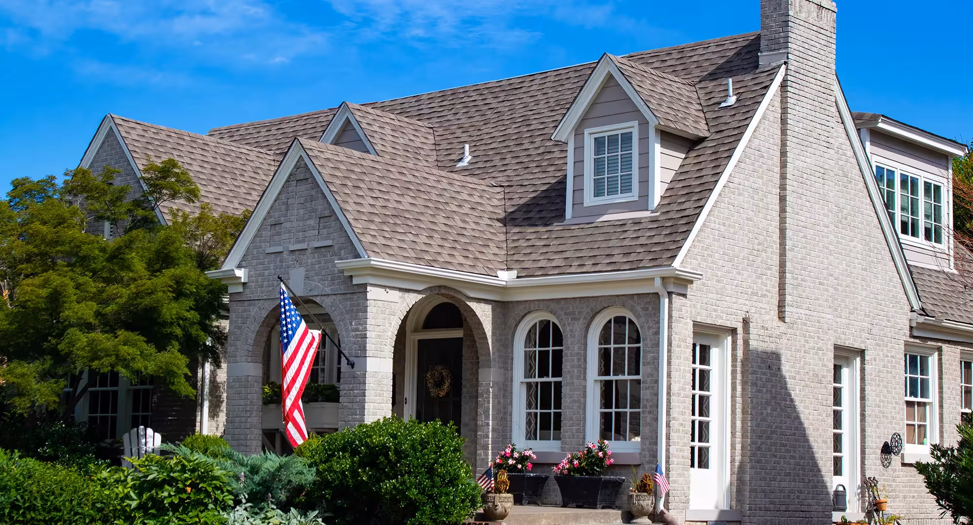 Conveyor system with rollers transporting large glass sheets in a manufacturing facility.